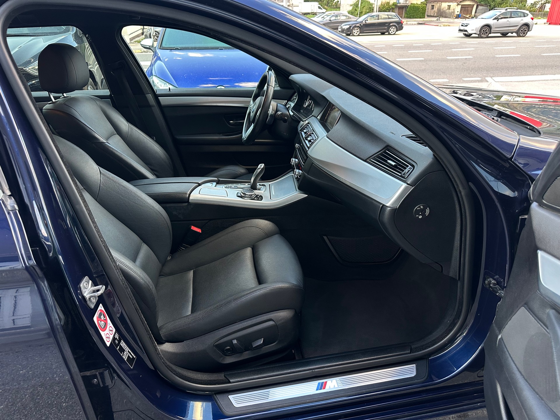 BMW 520d Touring xDrive Luxury Line Steptronic-image-11