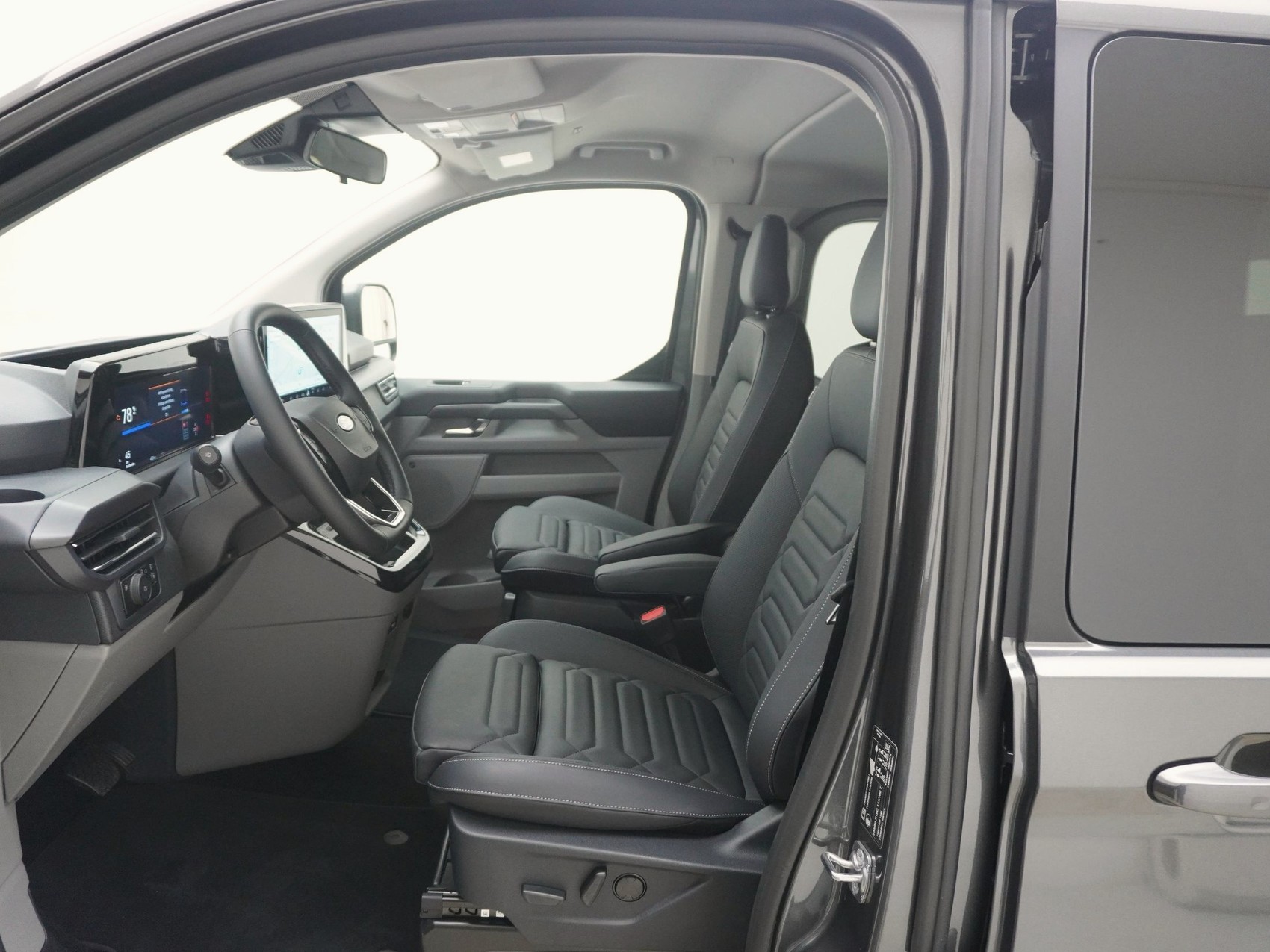 FORD Tourneo Custom L1 2.5 Plug-in-Hybrid Titanium X-image-12