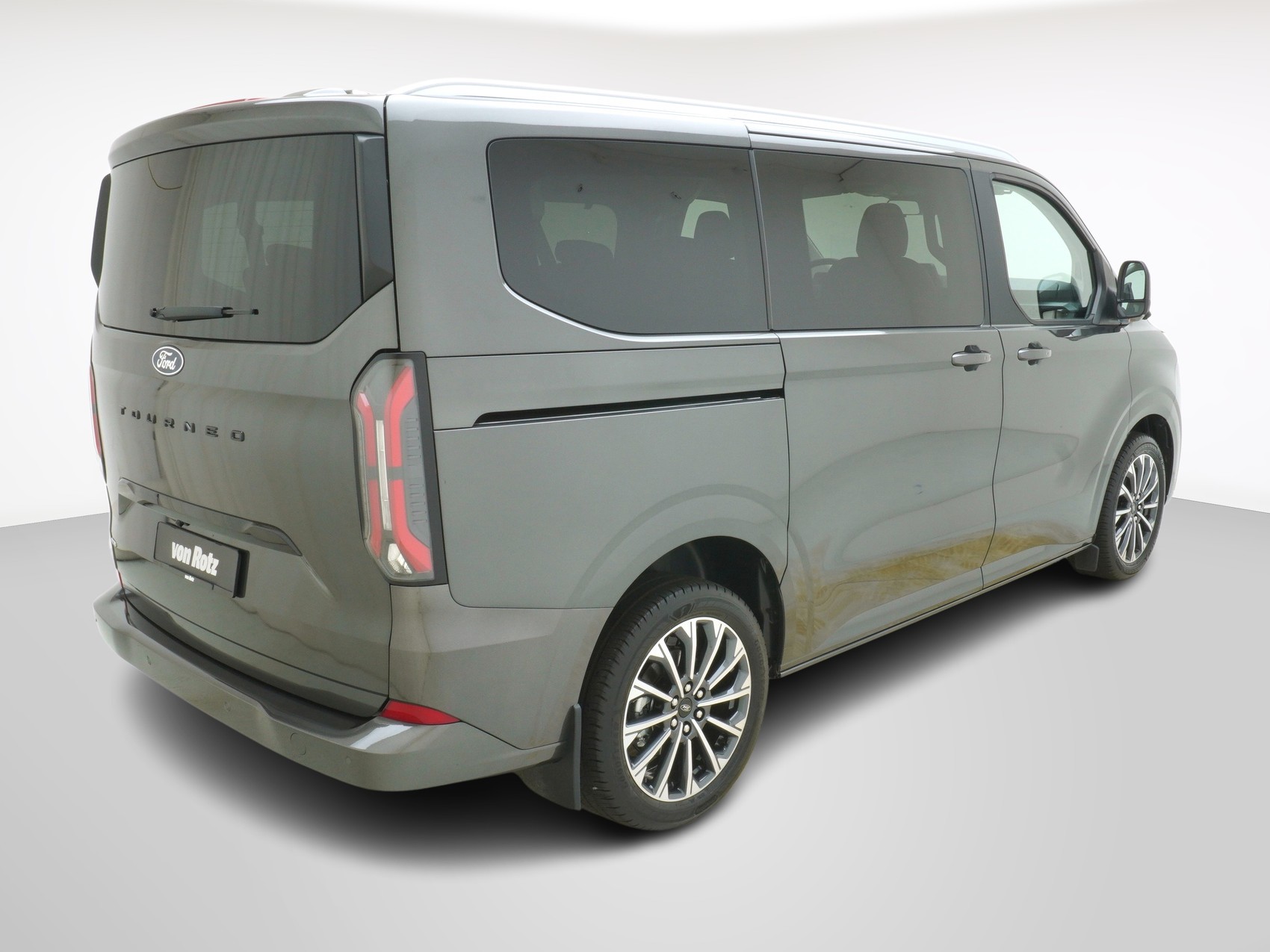 FORD Tourneo Custom L1 2.5 Plug-in-Hybrid Titanium X-image-5