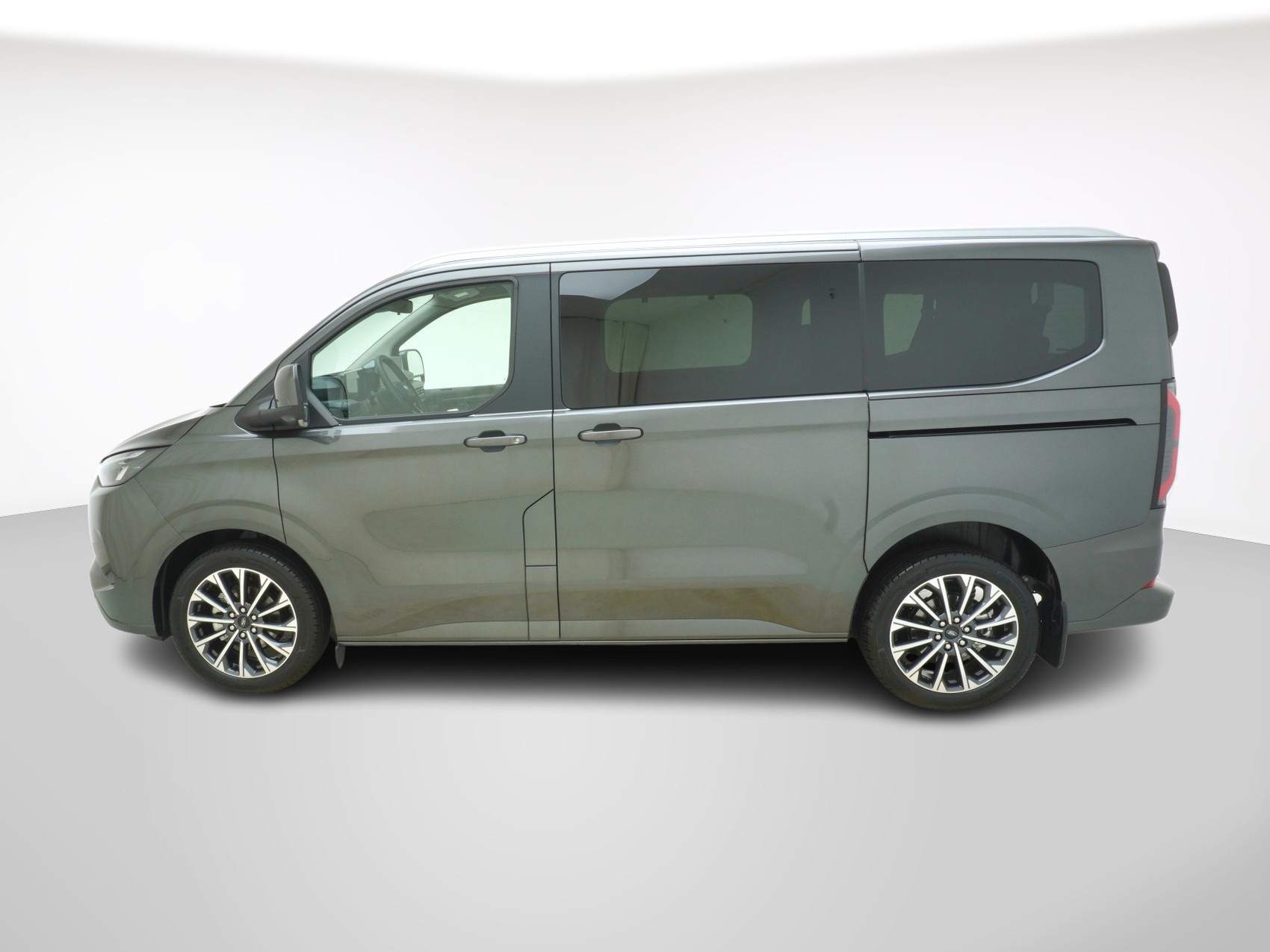 FORD Tourneo Custom L1 2.5 Plug-in-Hybrid Titanium X-image-1