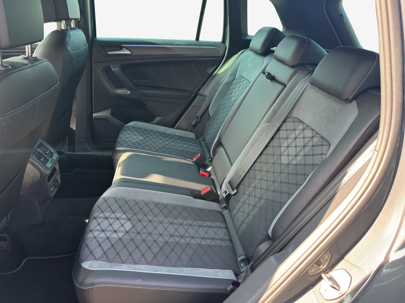 VW Tiguan 2.0TSI R-Line 4Motion DSG-image-11