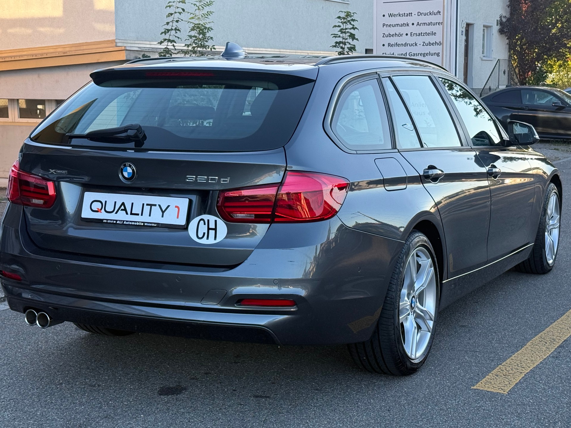 BMW 320d xDrive Touring Steptronic-image-3