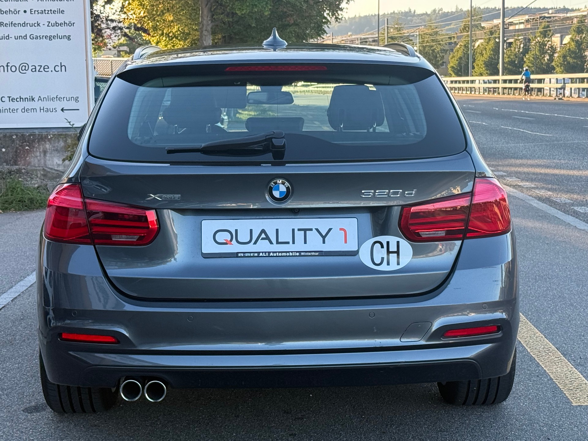 BMW 320d xDrive Touring Steptronic-image-4