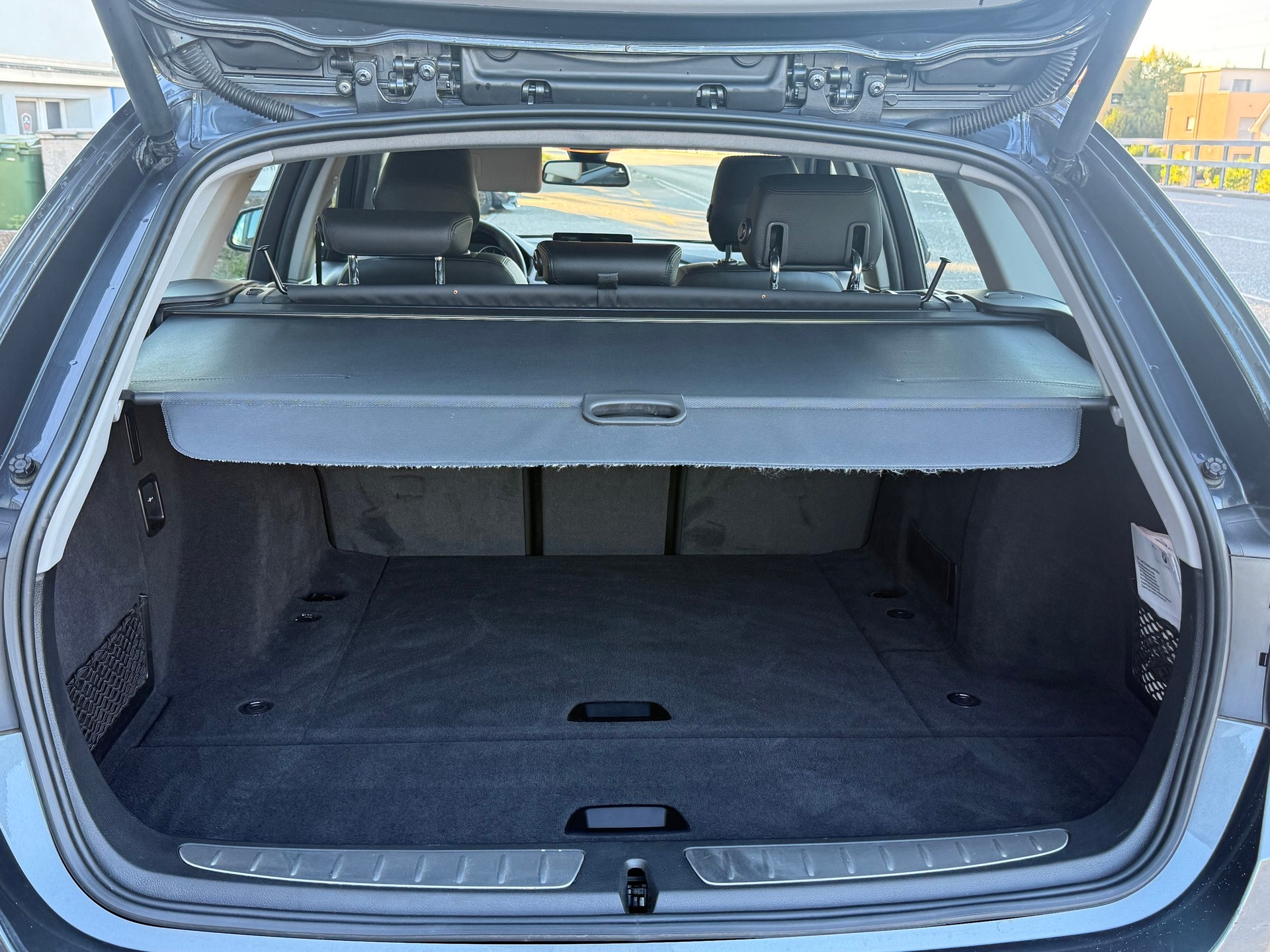 BMW 320d xDrive Touring Steptronic-image-12