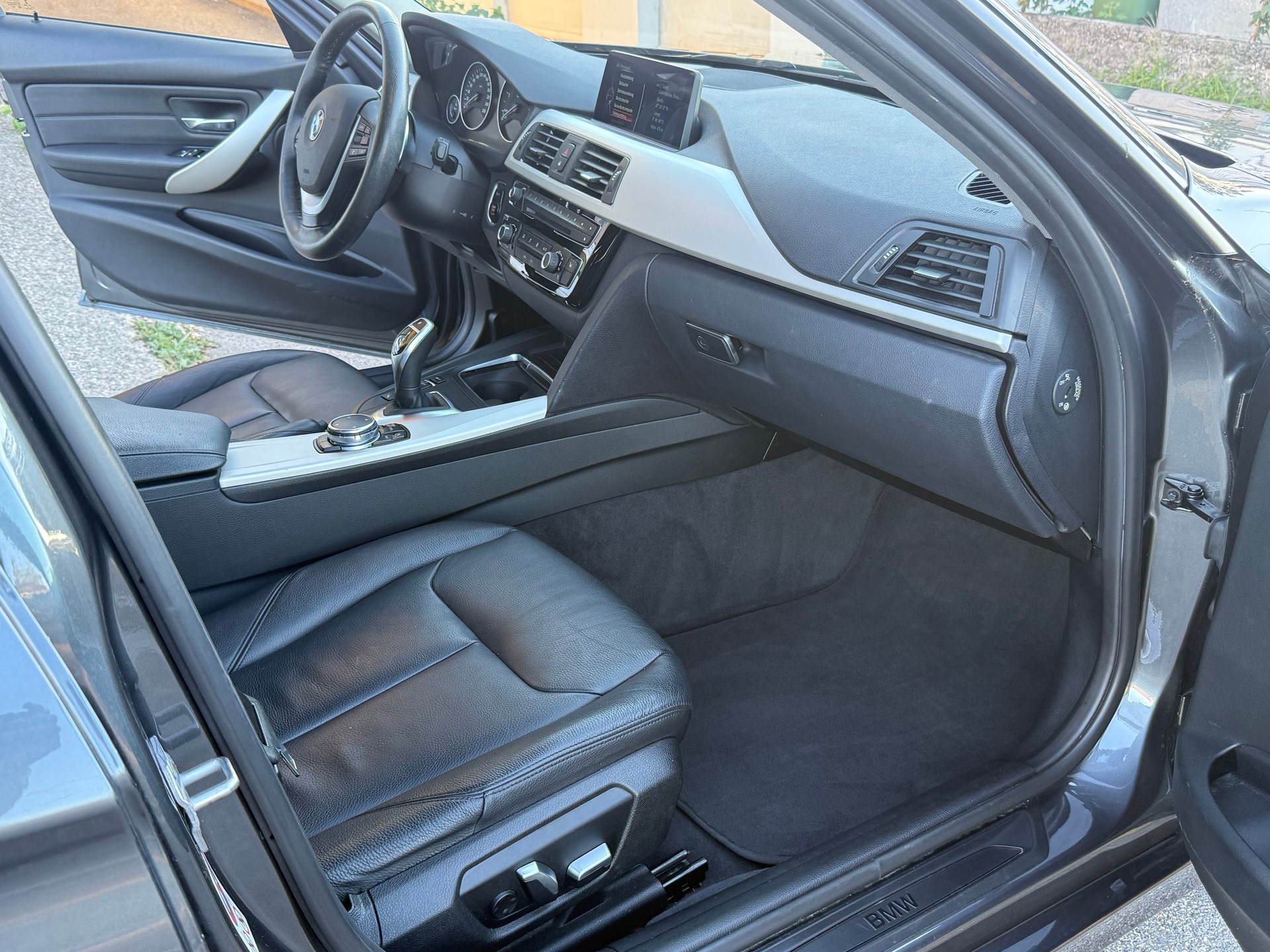 BMW 320d xDrive Touring Steptronic-image-7