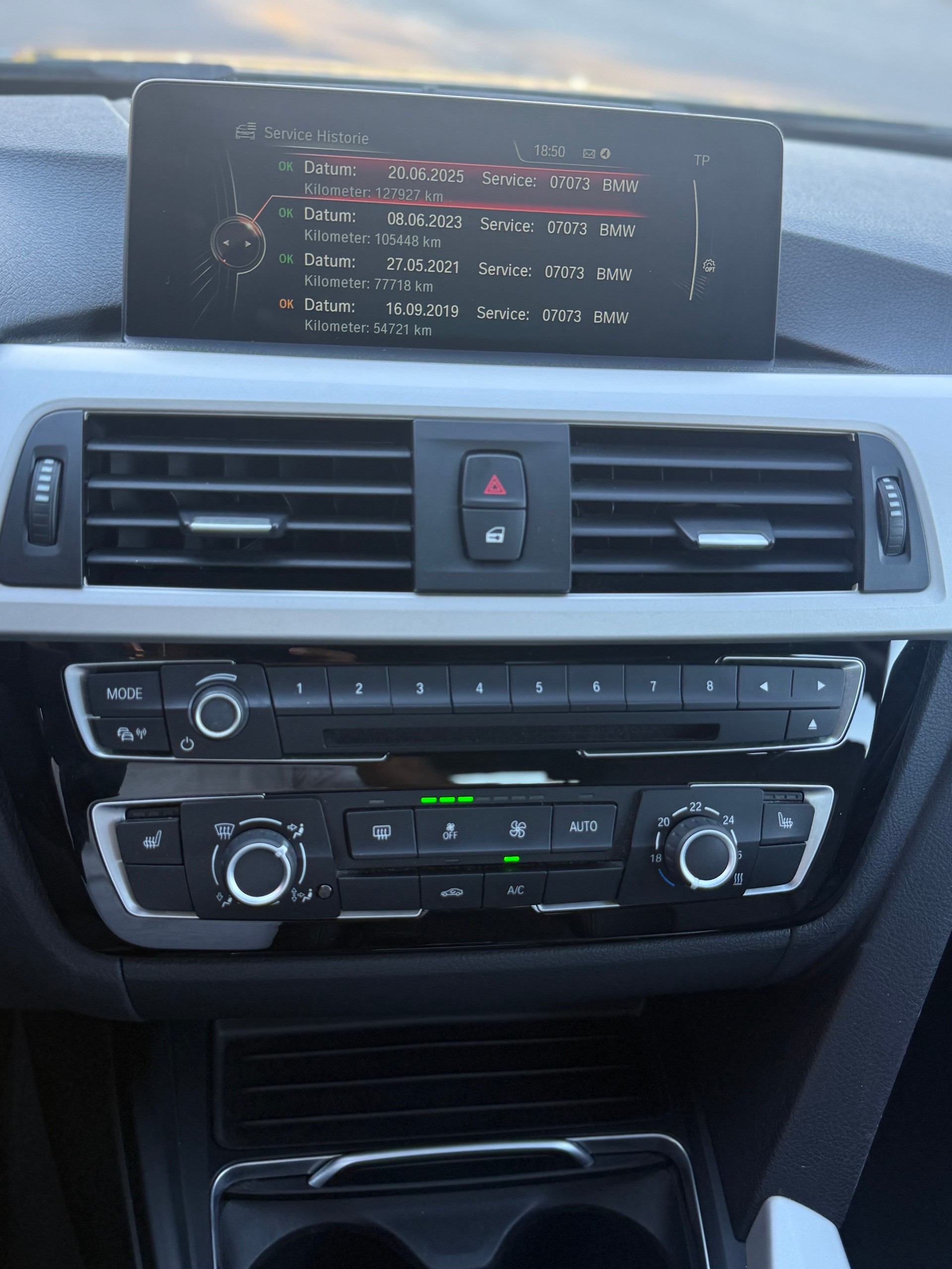 BMW 320d xDrive Touring Steptronic-image-9