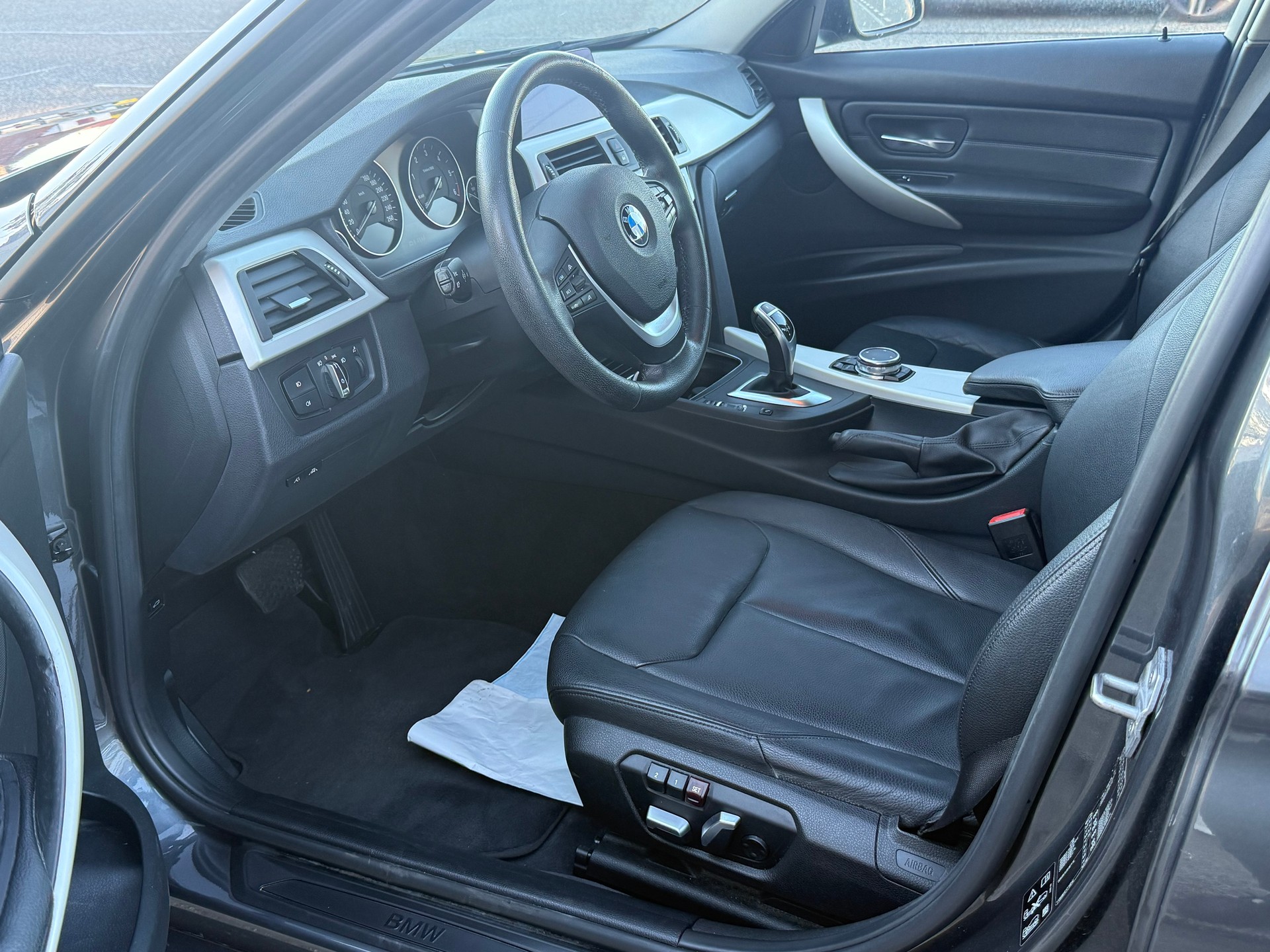 BMW 320d xDrive Touring Steptronic-image-6