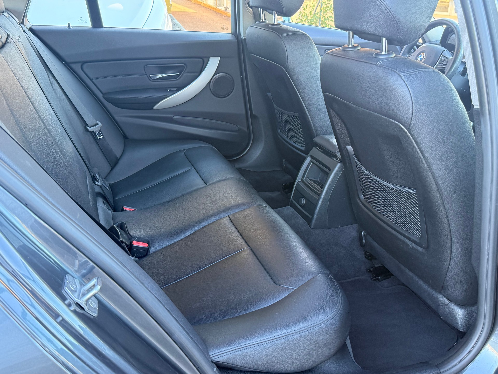 BMW 320d xDrive Touring Steptronic-image-11