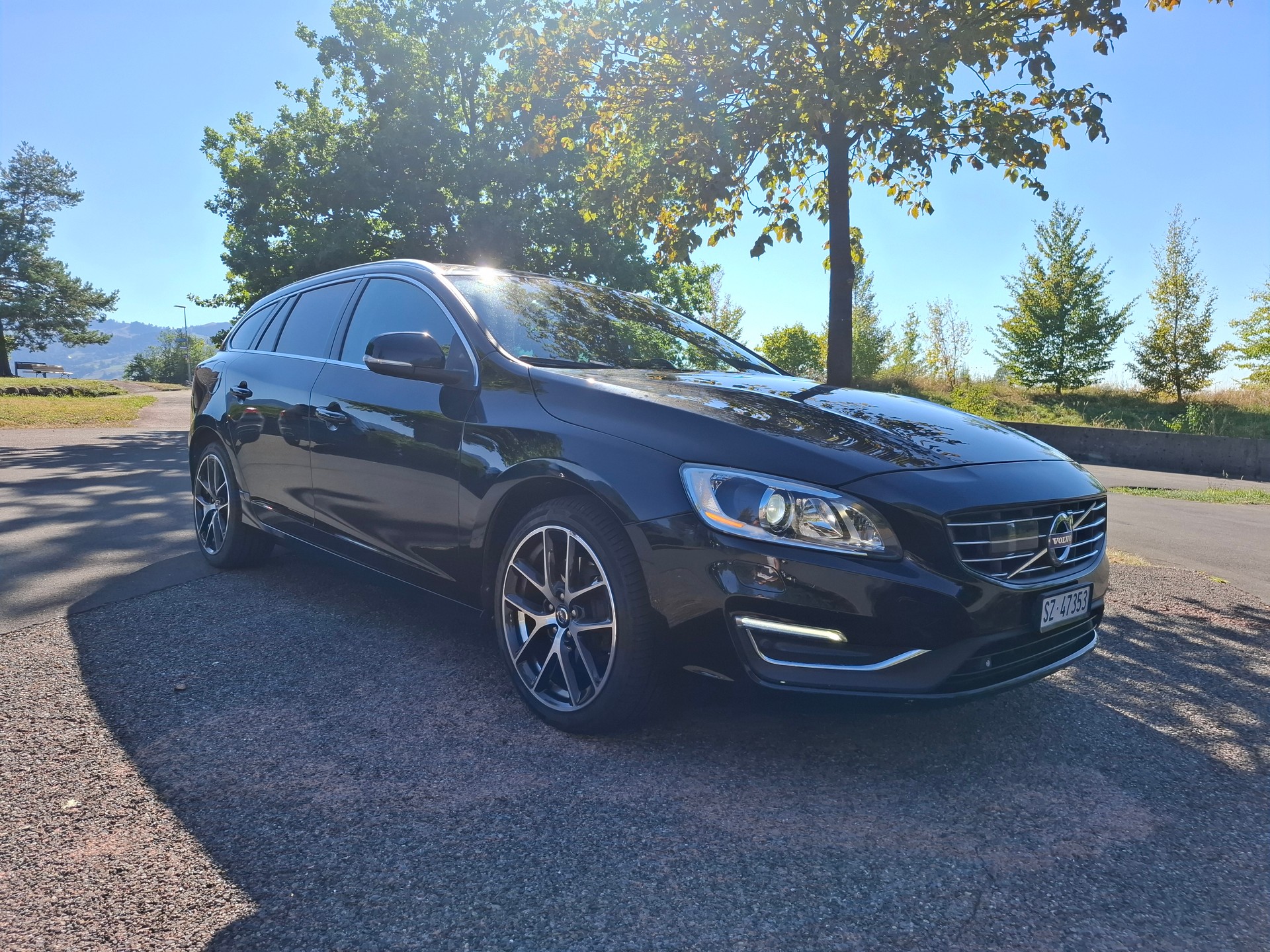VOLVO V60 D5 AWD Summum Geartronic-image-0