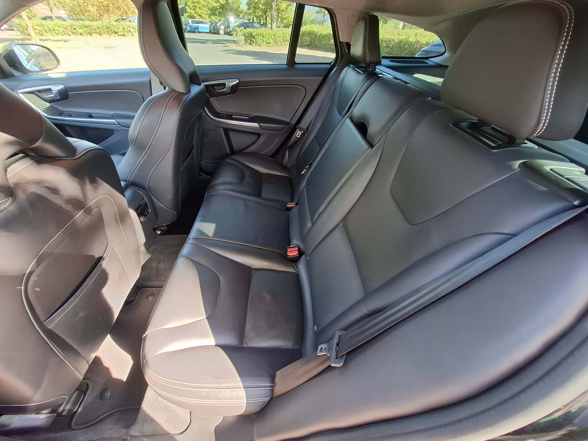 VOLVO V60 D5 AWD Summum Geartronic-image-11
