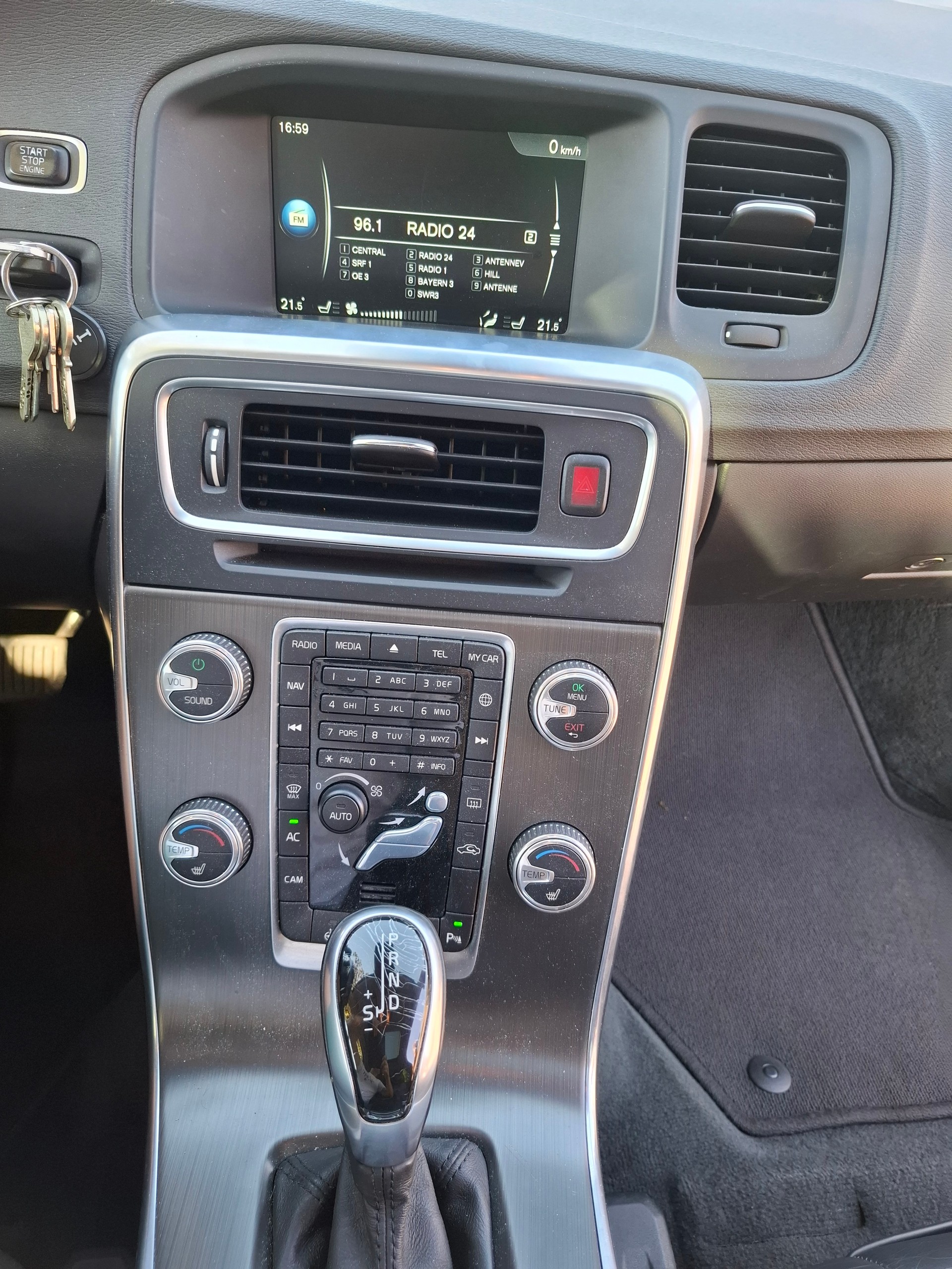 VOLVO V60 D5 AWD Summum Geartronic-image-12