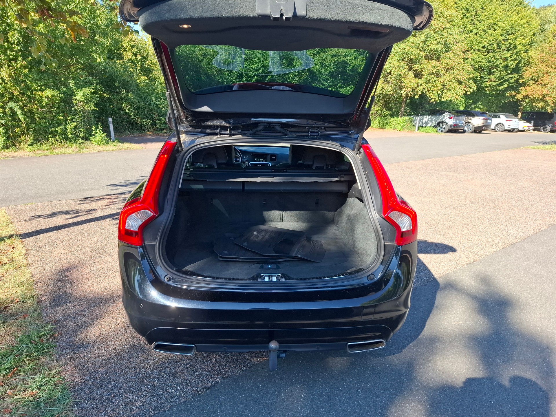 VOLVO V60 D5 AWD Summum Geartronic-image-8