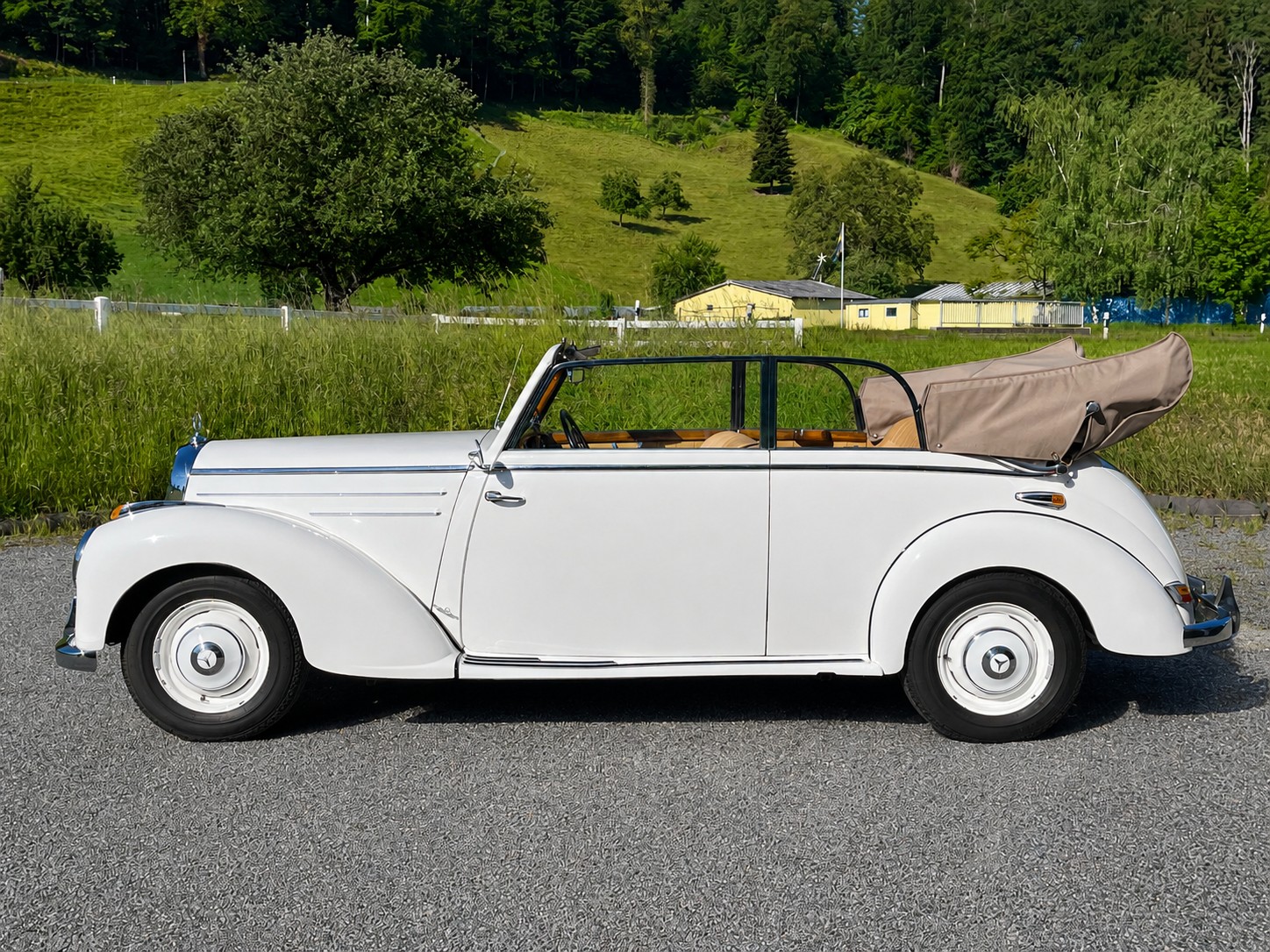 MERCEDES-BENZ 220B Cabriolet-image-1