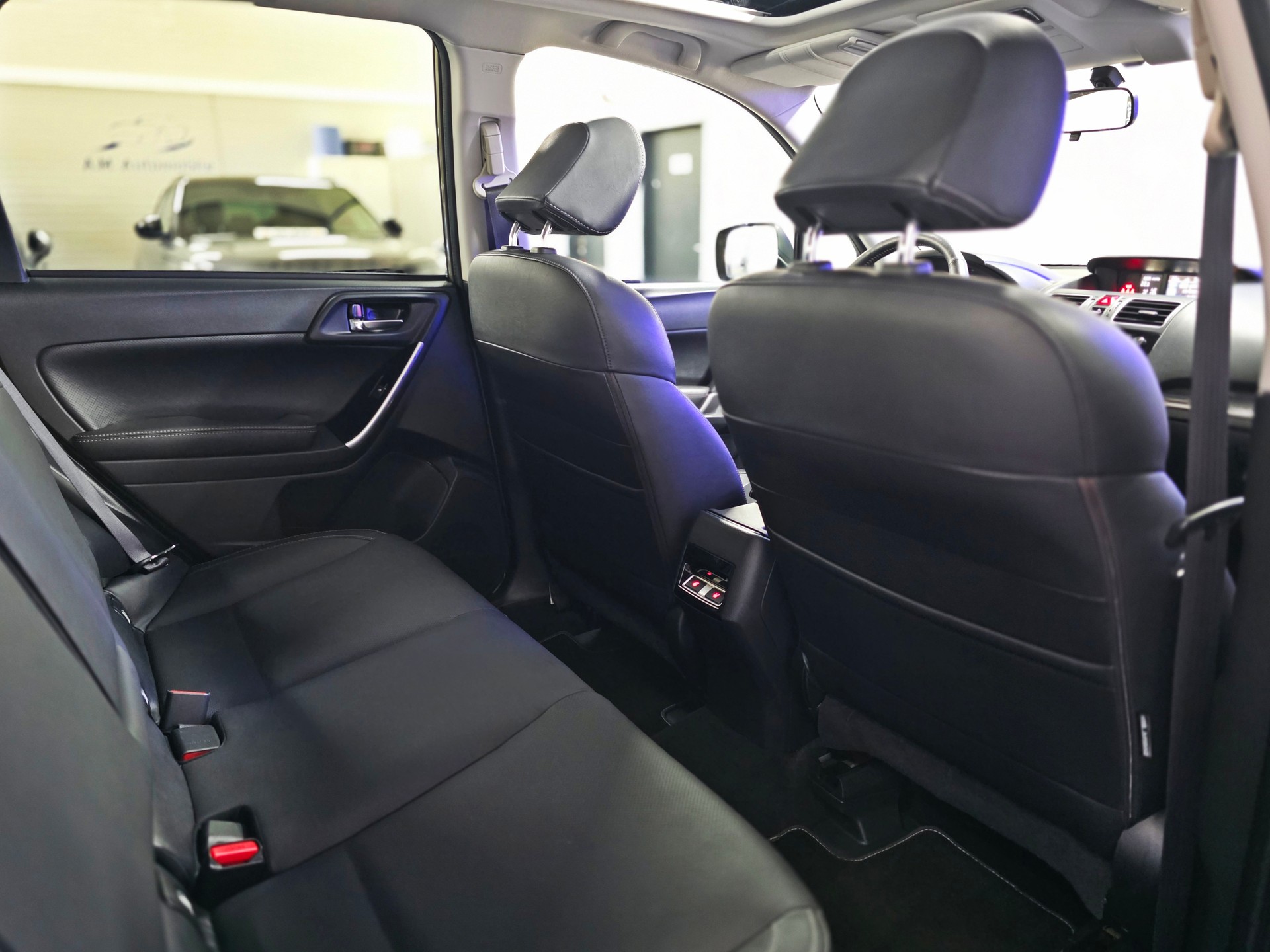 SUBARU Forester 2.0iS Executive Lineartronic AWD-image-15