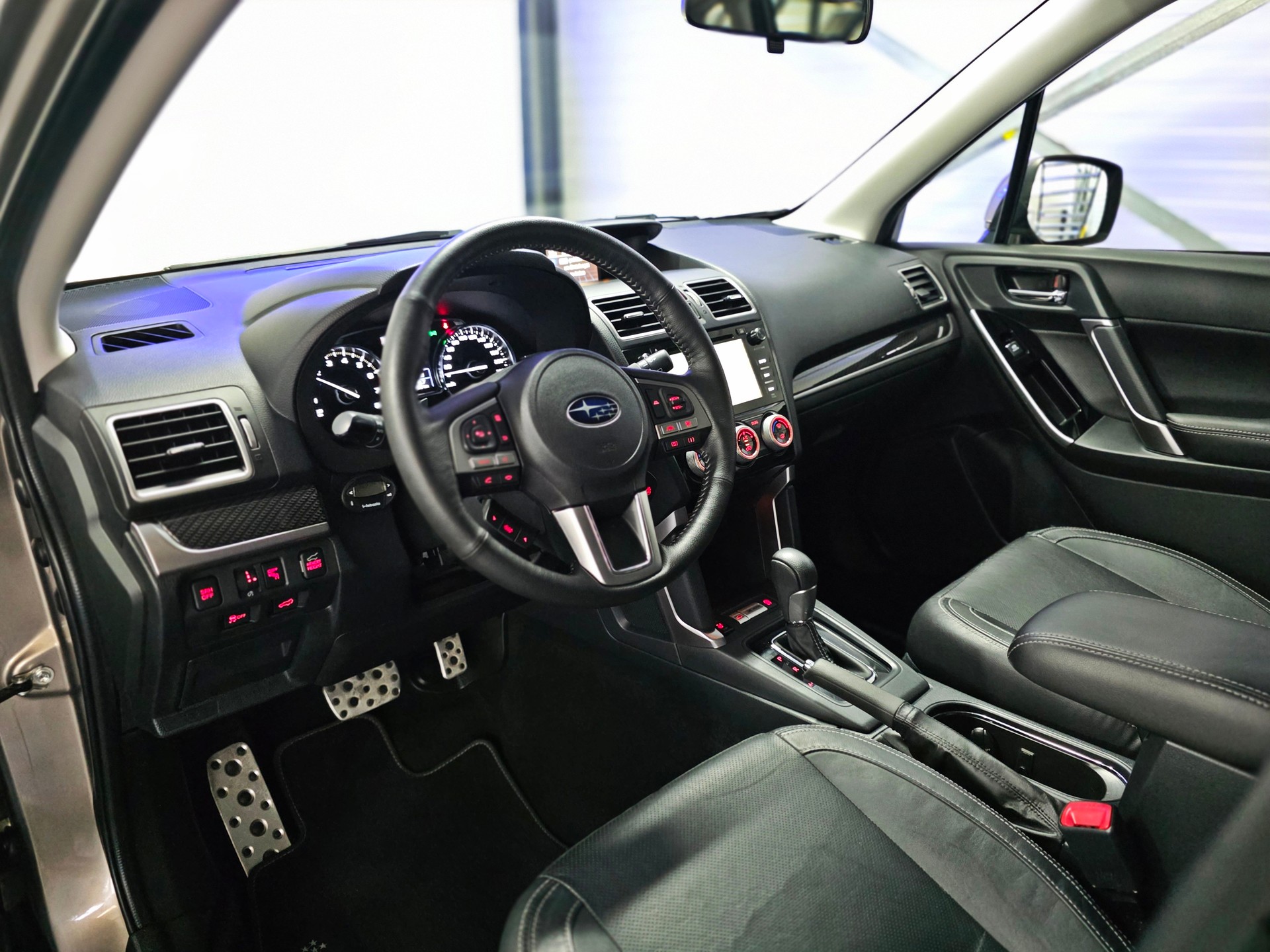 SUBARU Forester 2.0iS Executive Lineartronic AWD-image-10