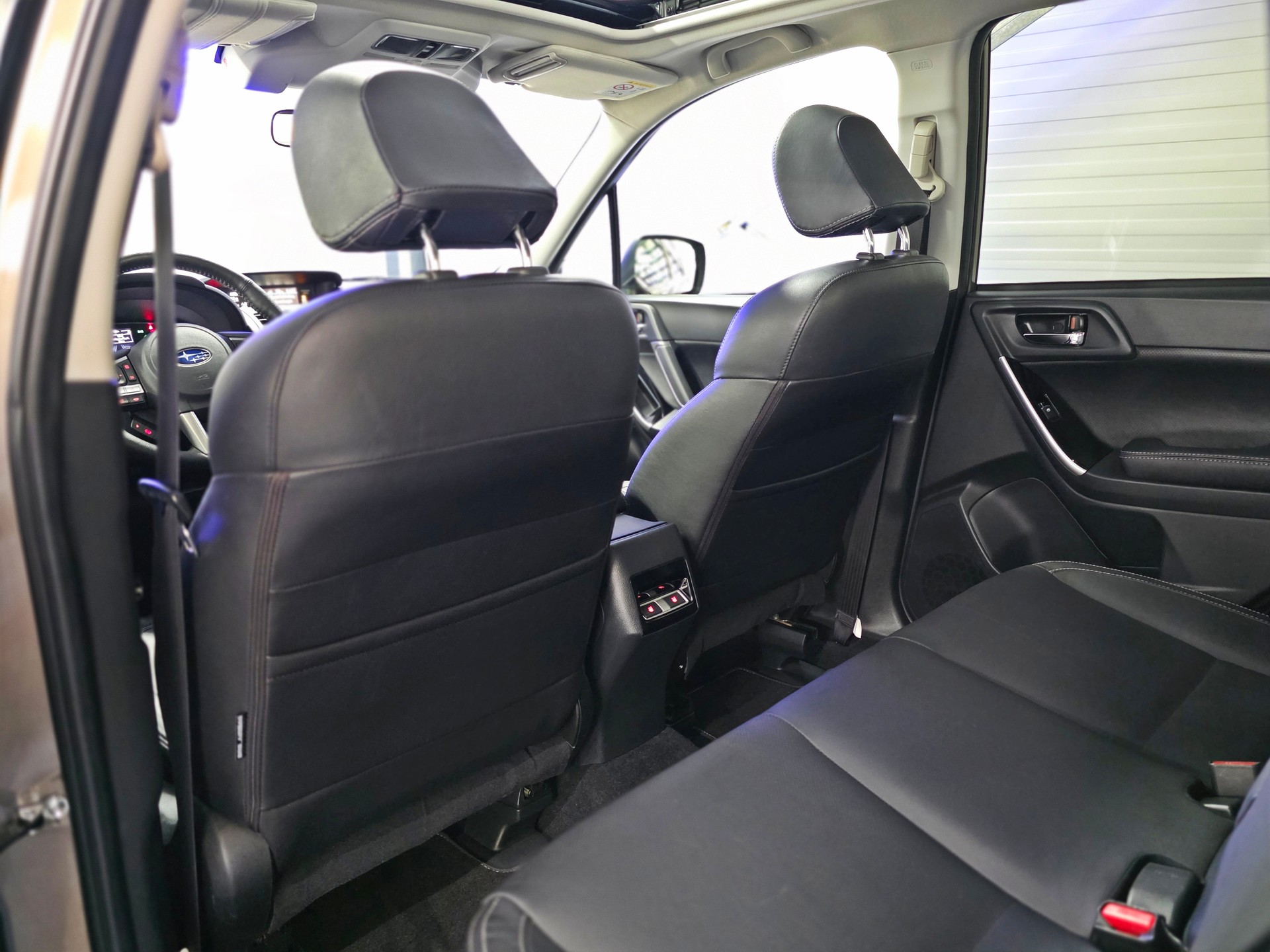 SUBARU Forester 2.0iS Executive Lineartronic AWD-image-12