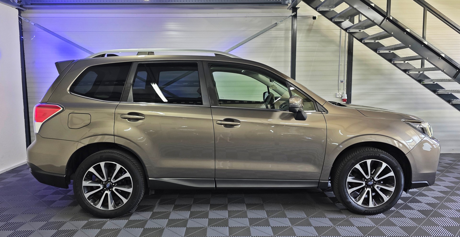 SUBARU Forester 2.0iS Executive Lineartronic AWD-image-3