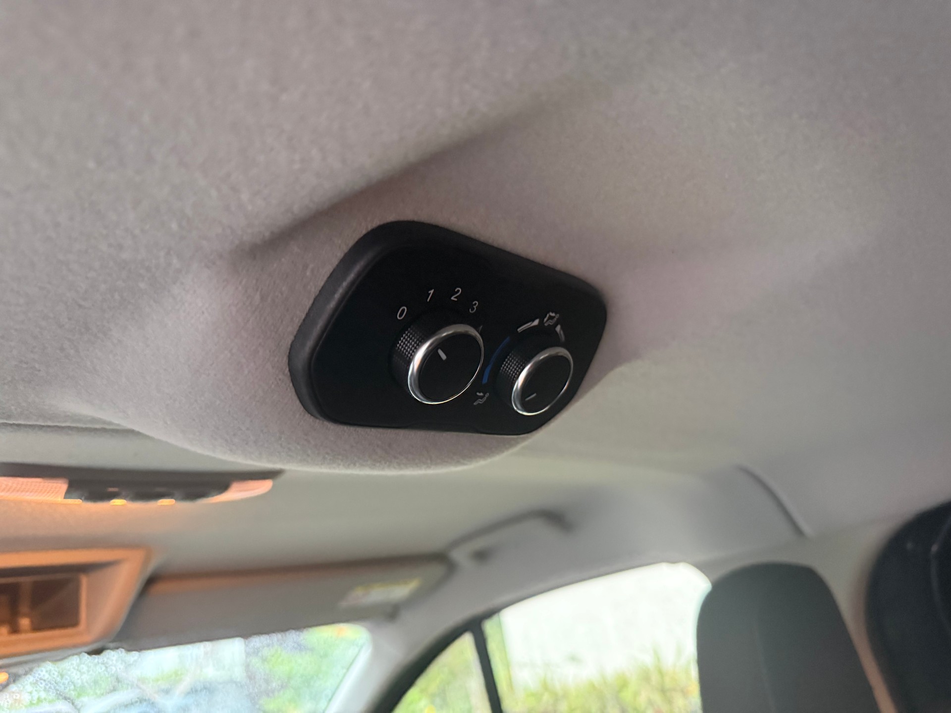 FORD Transit Custom 320 L2H1 Trend A-image-8