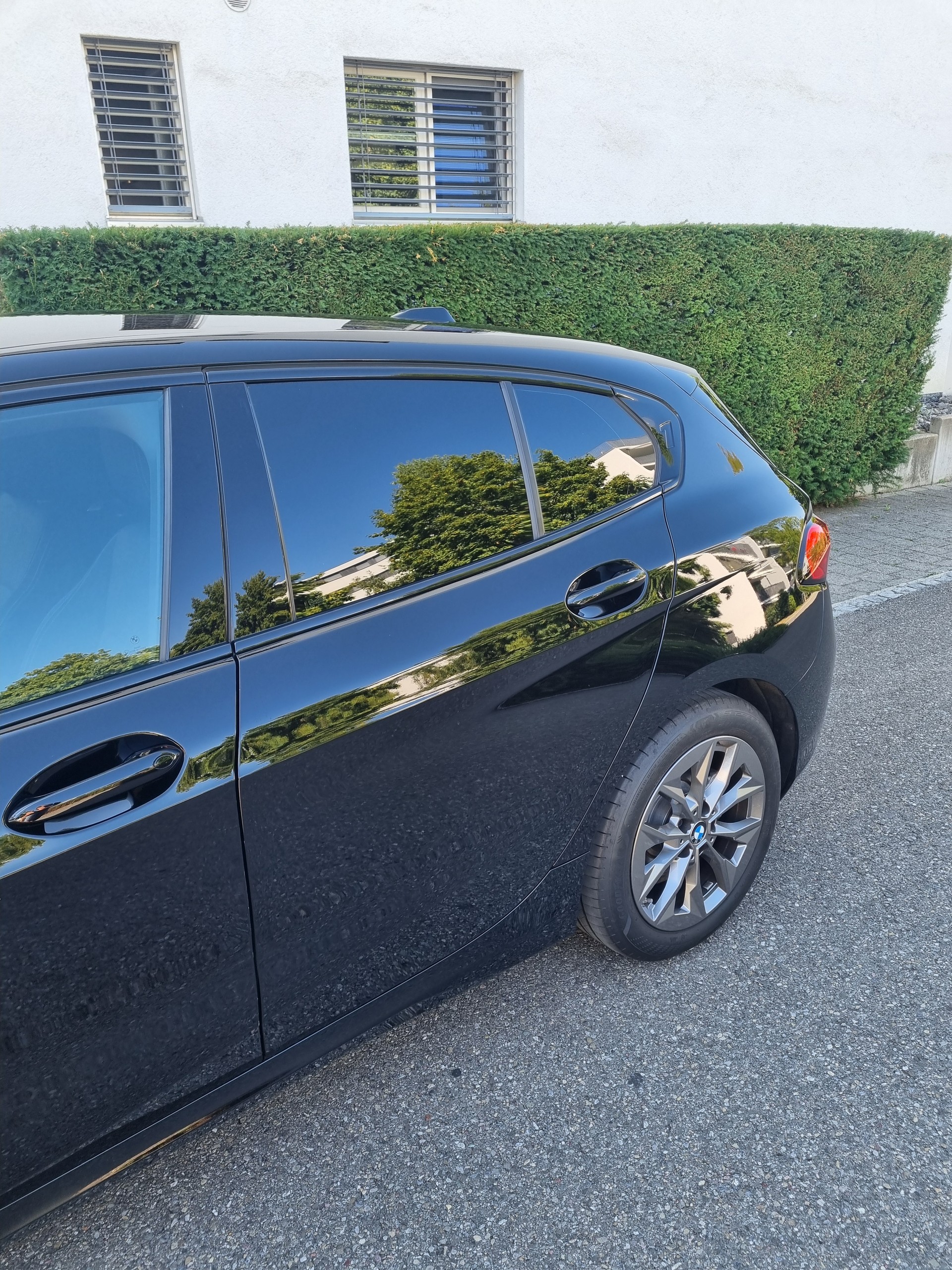 BMW 116 CH Fahrzeug mit Gratis Service-image-2