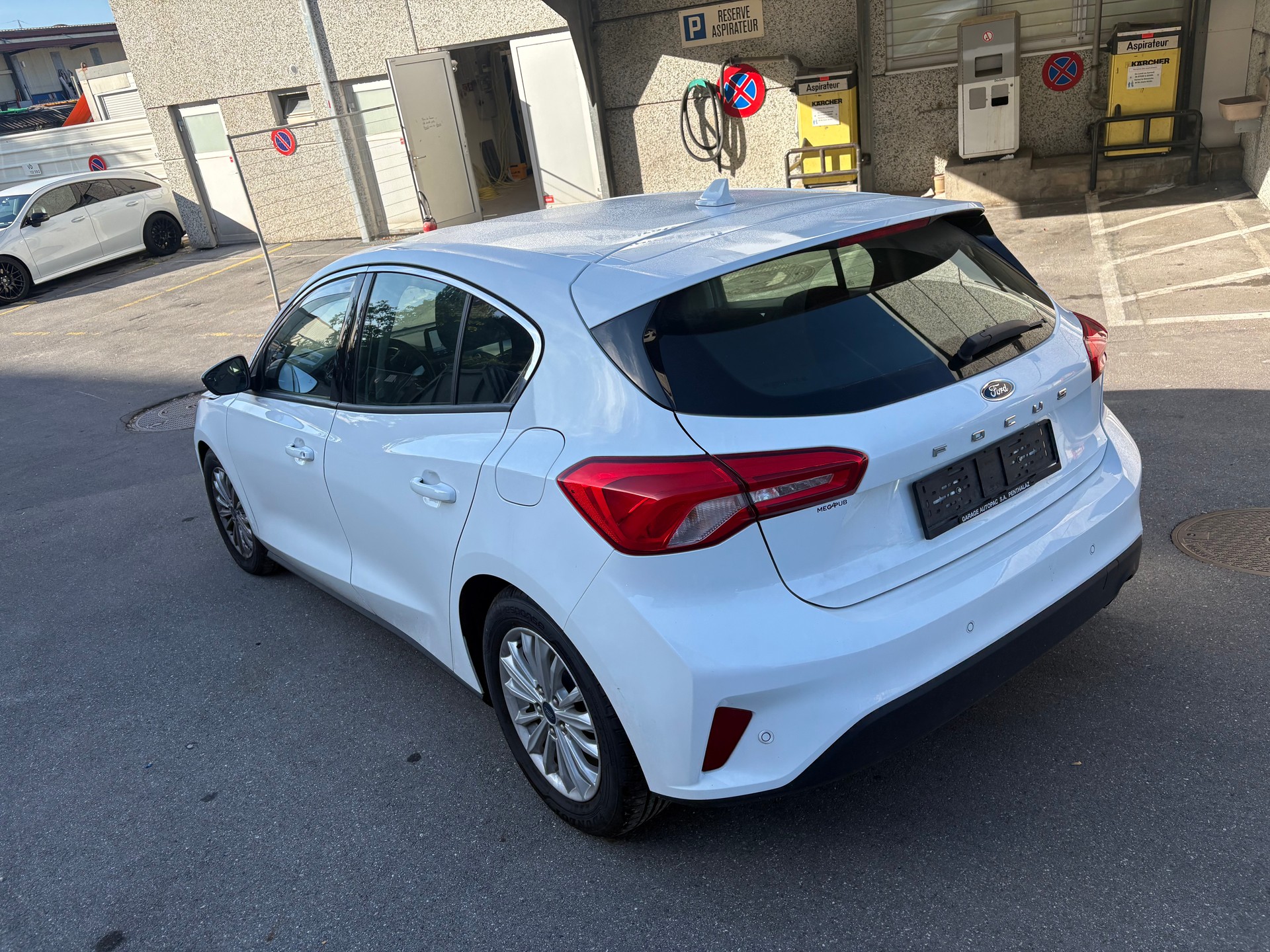FORD Focus 1.5 TDCi Trend Automatic-image-6