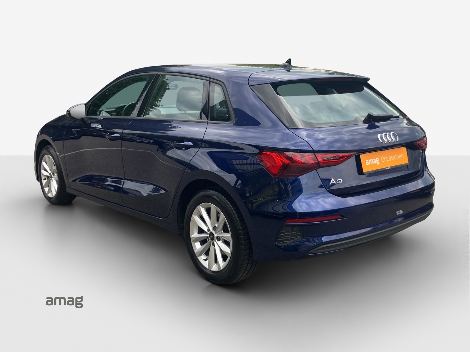 AUDI A3 Sportback 35 TFSI Attraction S-tronic-image-2