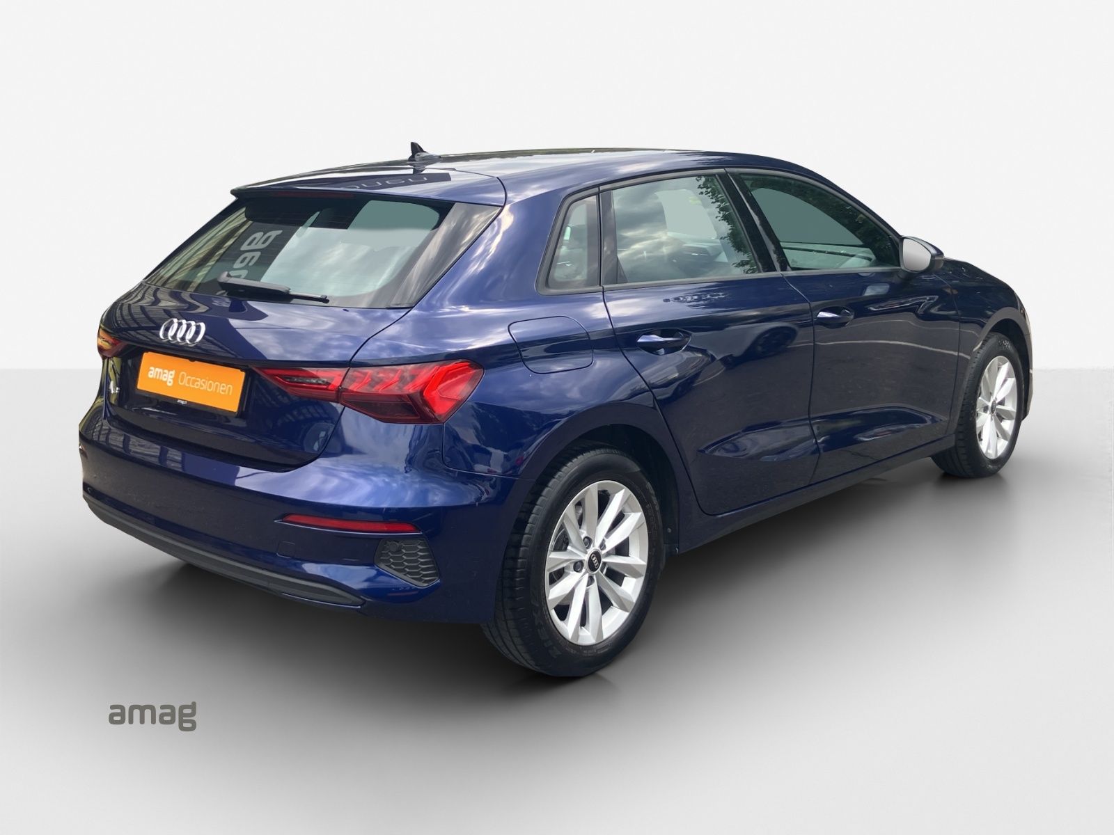 AUDI A3 Sportback 35 TFSI Attraction S-tronic-image-4