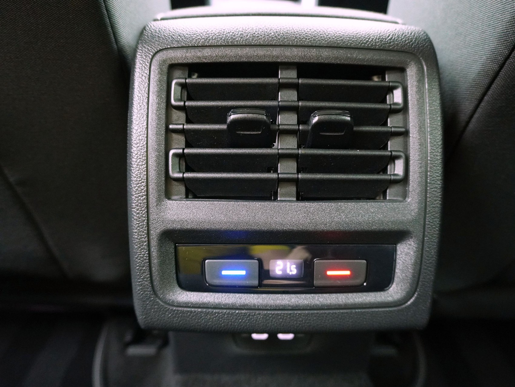 VW Golf 8 1.5 eTSI DSG Style-image-11