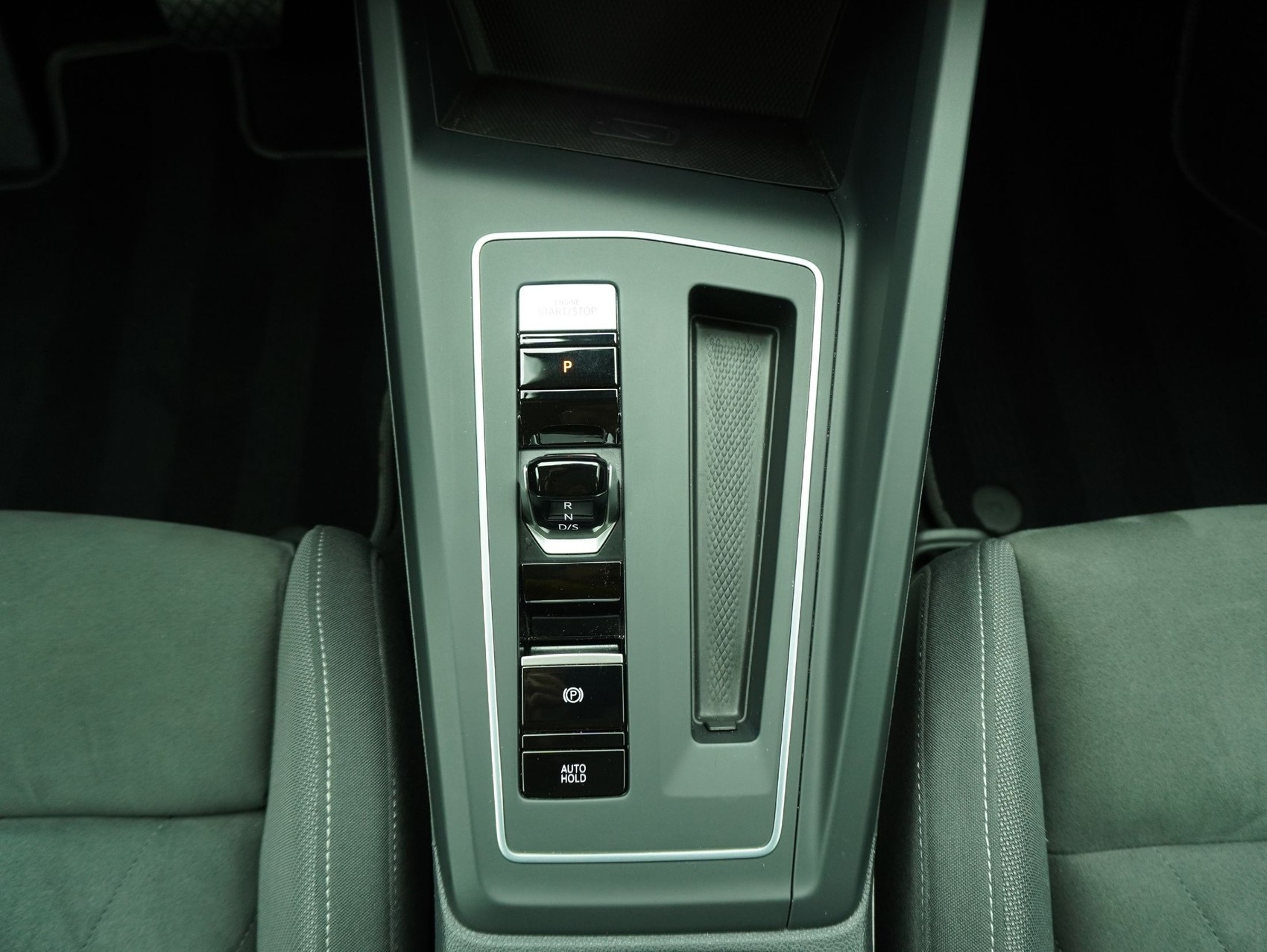 VW Golf 8 1.5 eTSI DSG Style-image-14