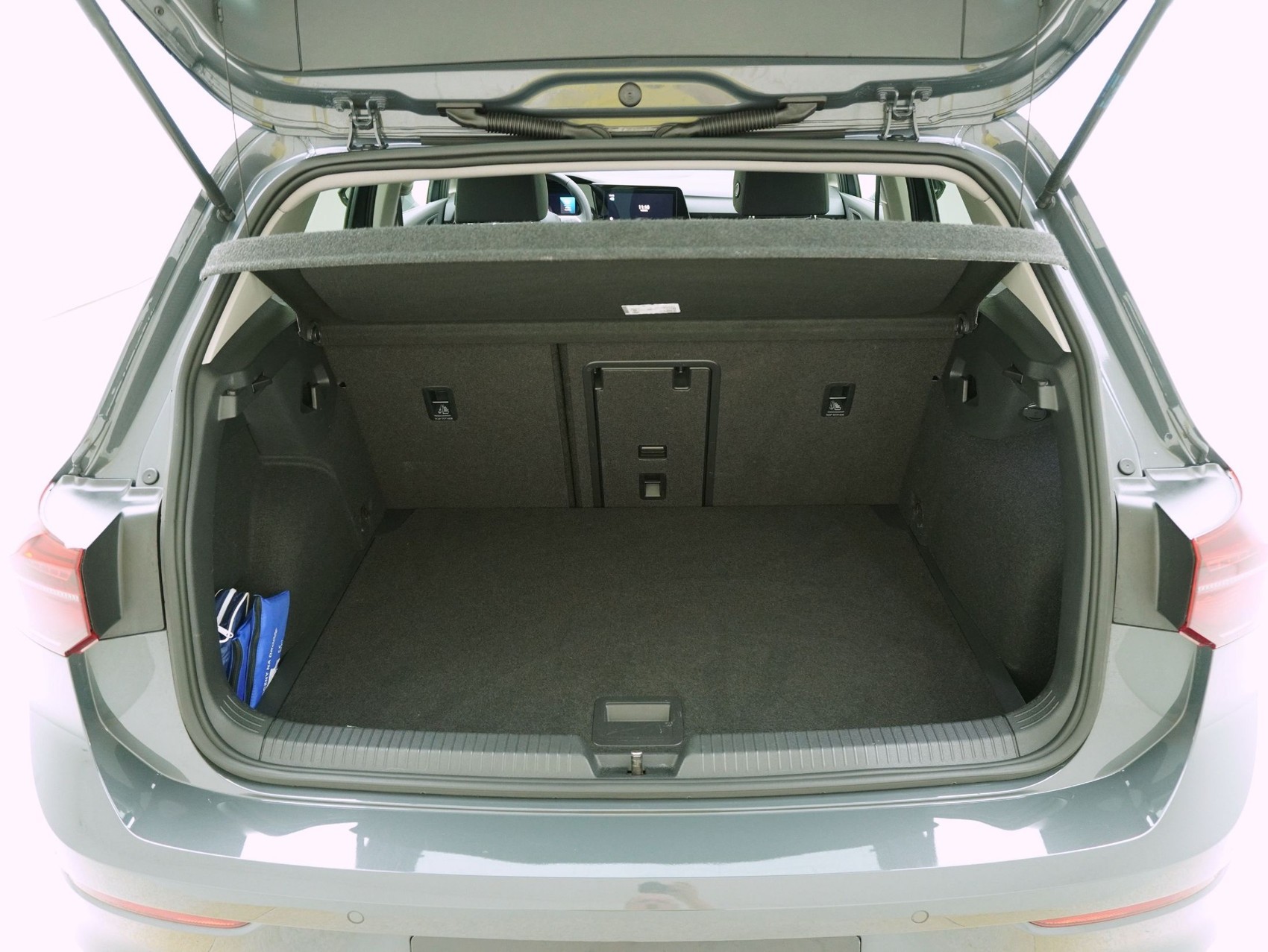 VW Golf 8 1.5 eTSI DSG Style-image-12