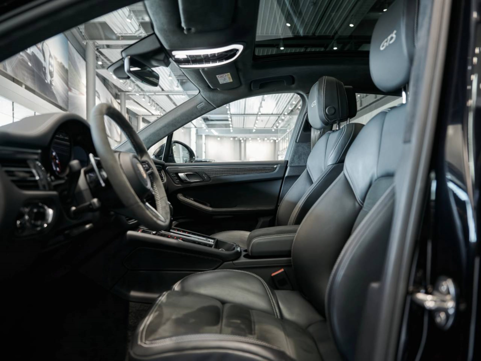 PORSCHE Macan GTS-showroom-element-3