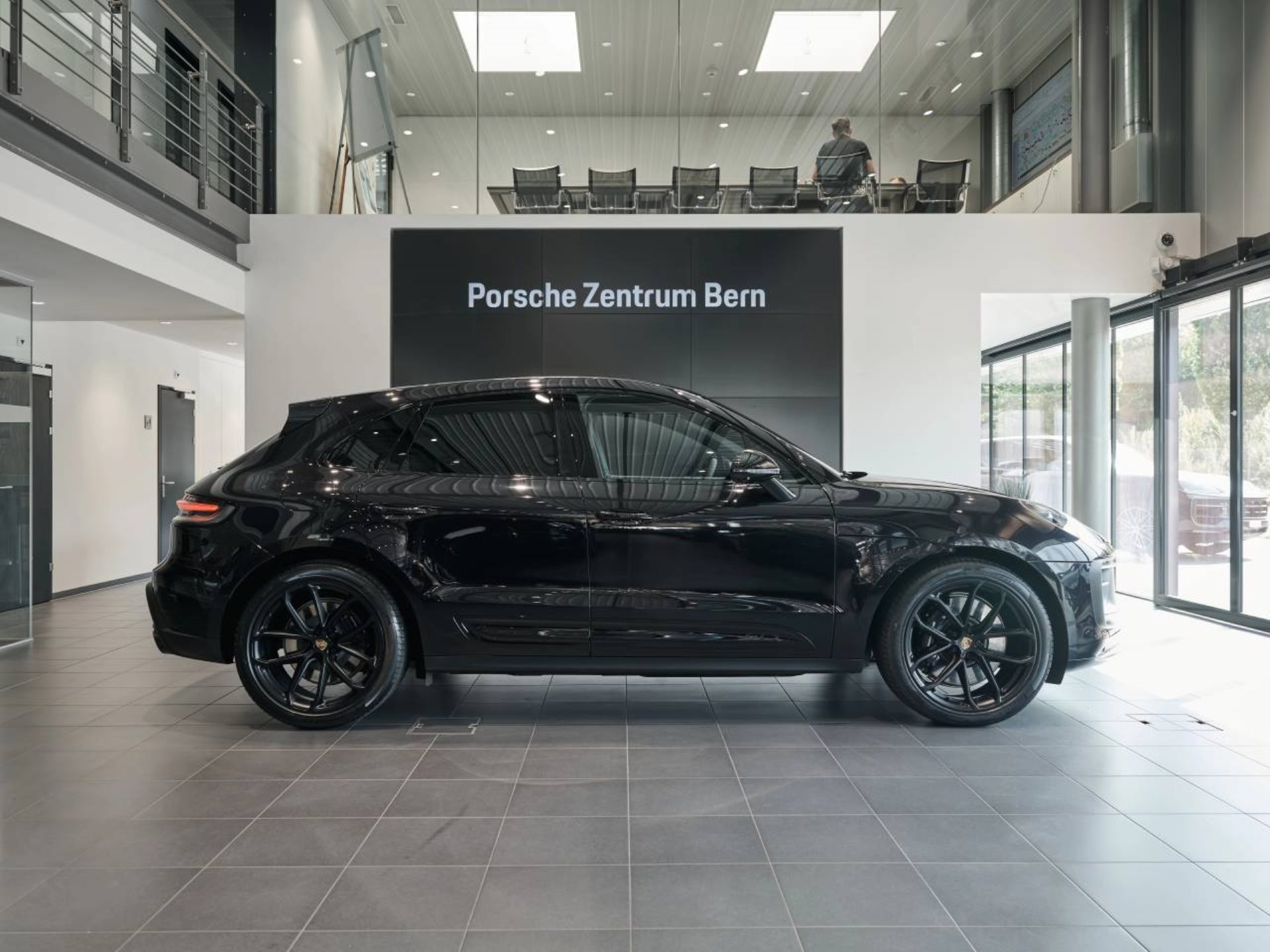 PORSCHE Macan GTS-showroom-element-1
