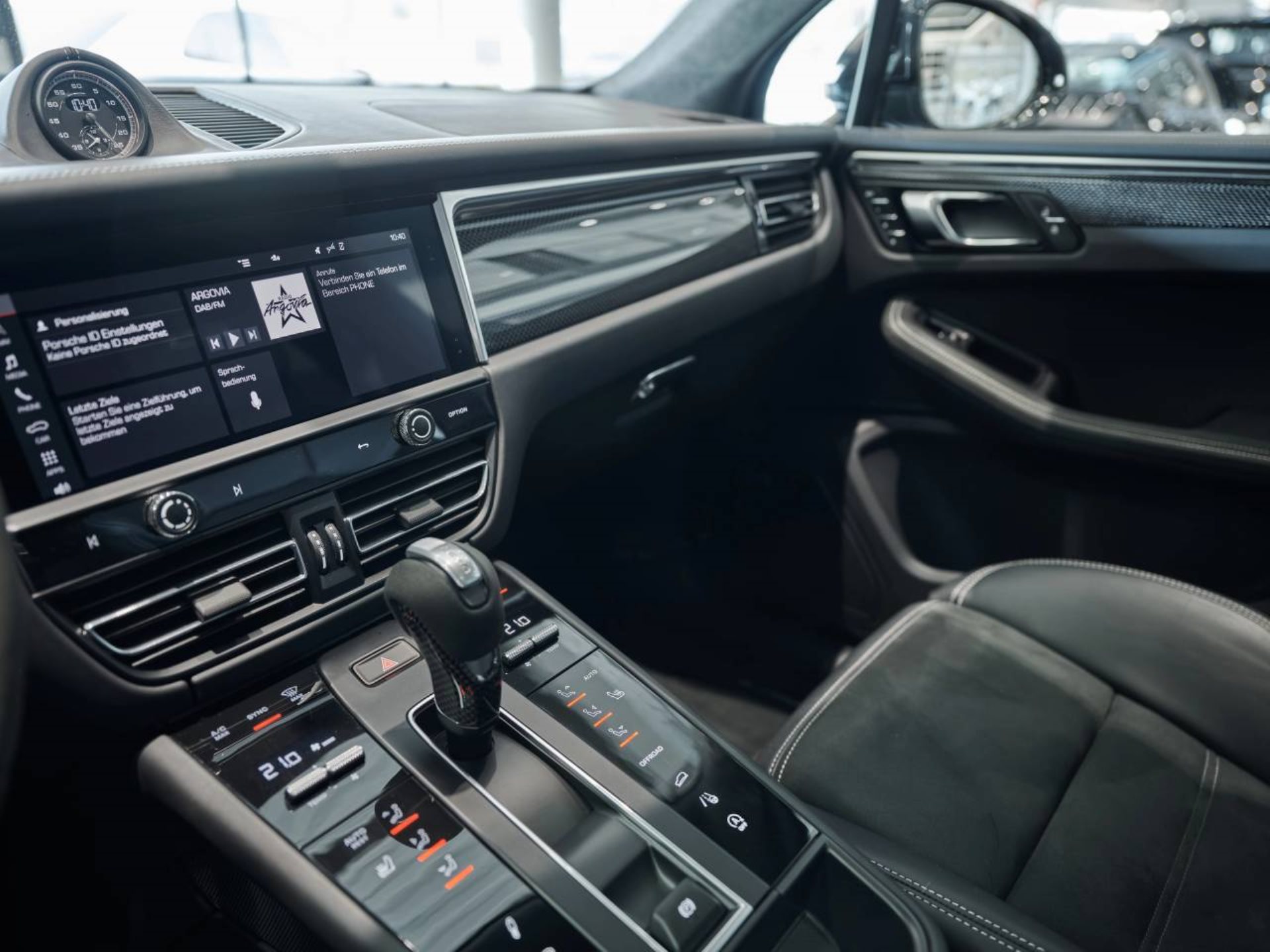 PORSCHE Macan GTS-image-16