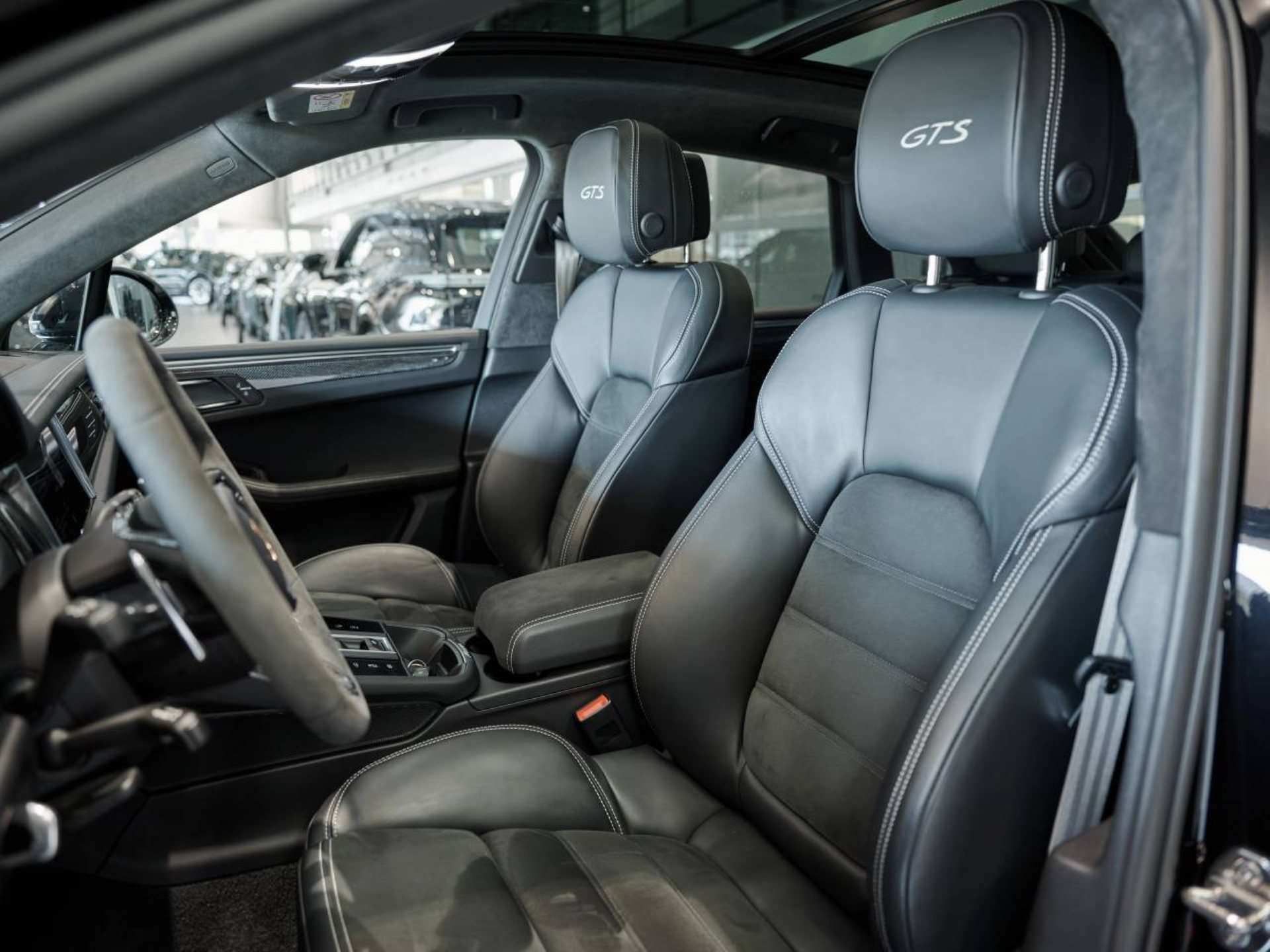 PORSCHE Macan GTS-image-4