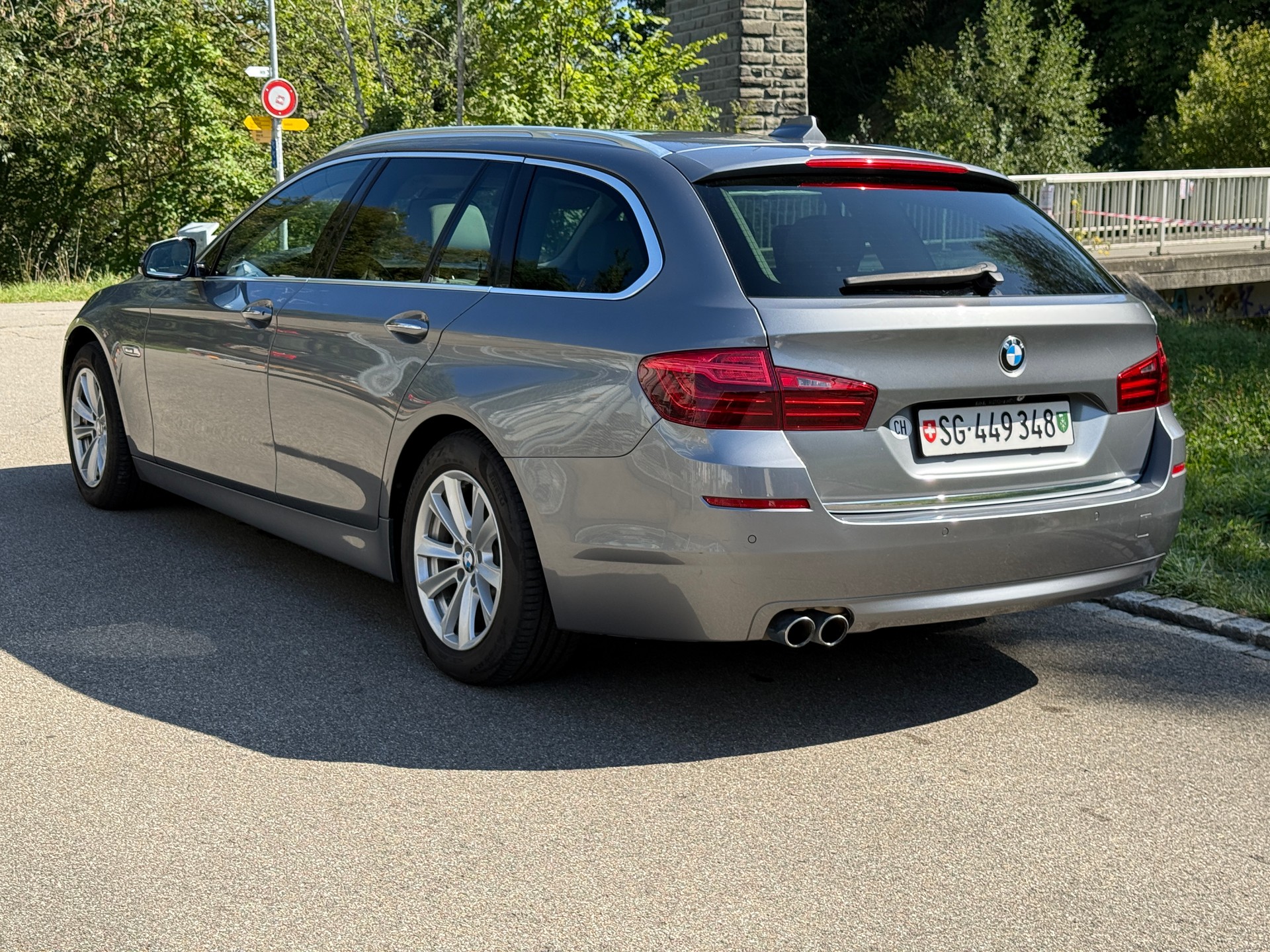 BMW 525d Touring xDrive Luxury Line Steptronic-image-2