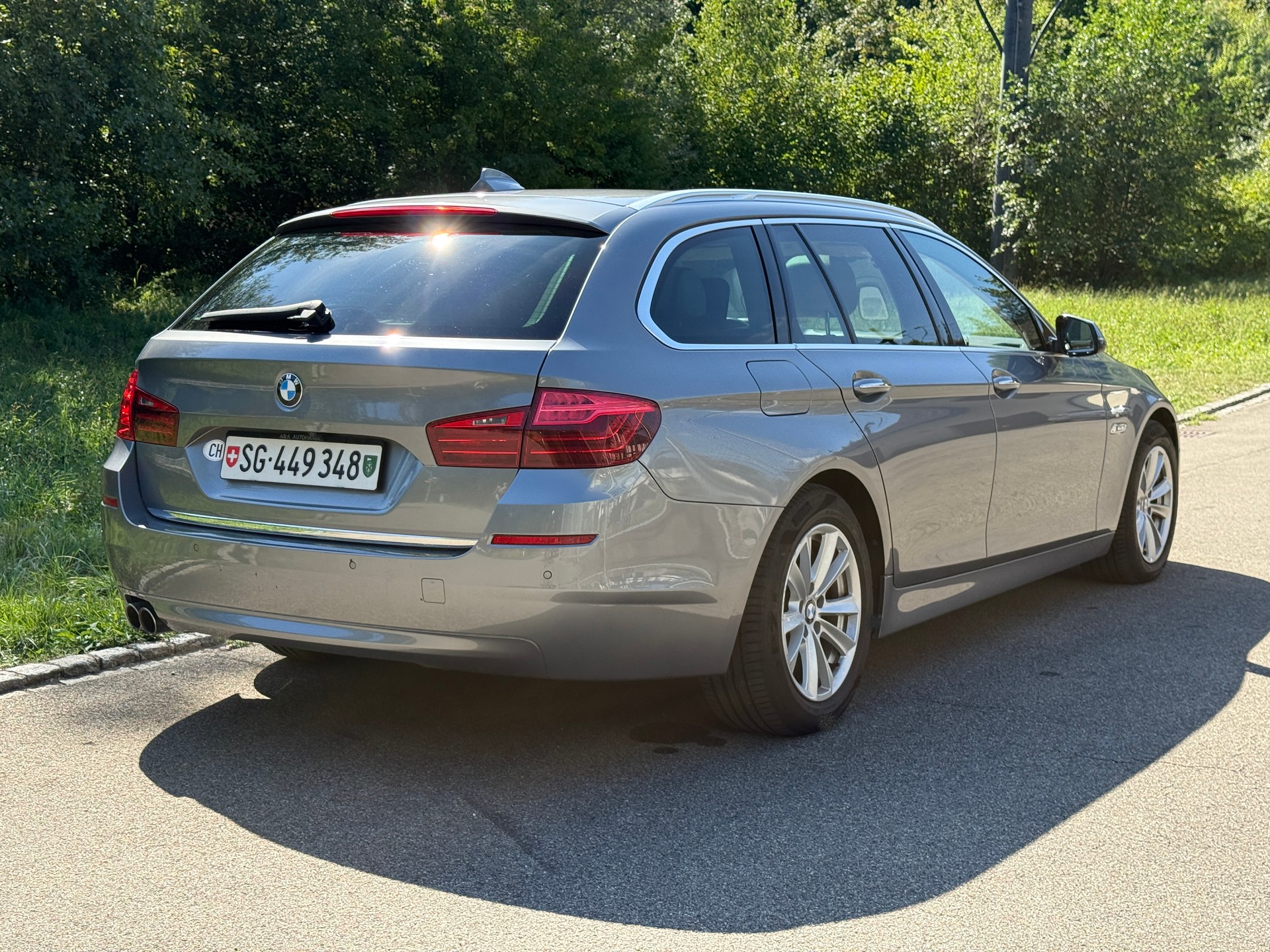 BMW 525d Touring xDrive Luxury Line Steptronic-image-3