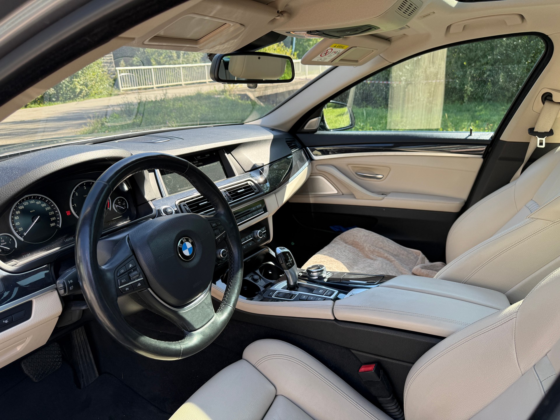 BMW 525d Touring xDrive Luxury Line Steptronic-image-9