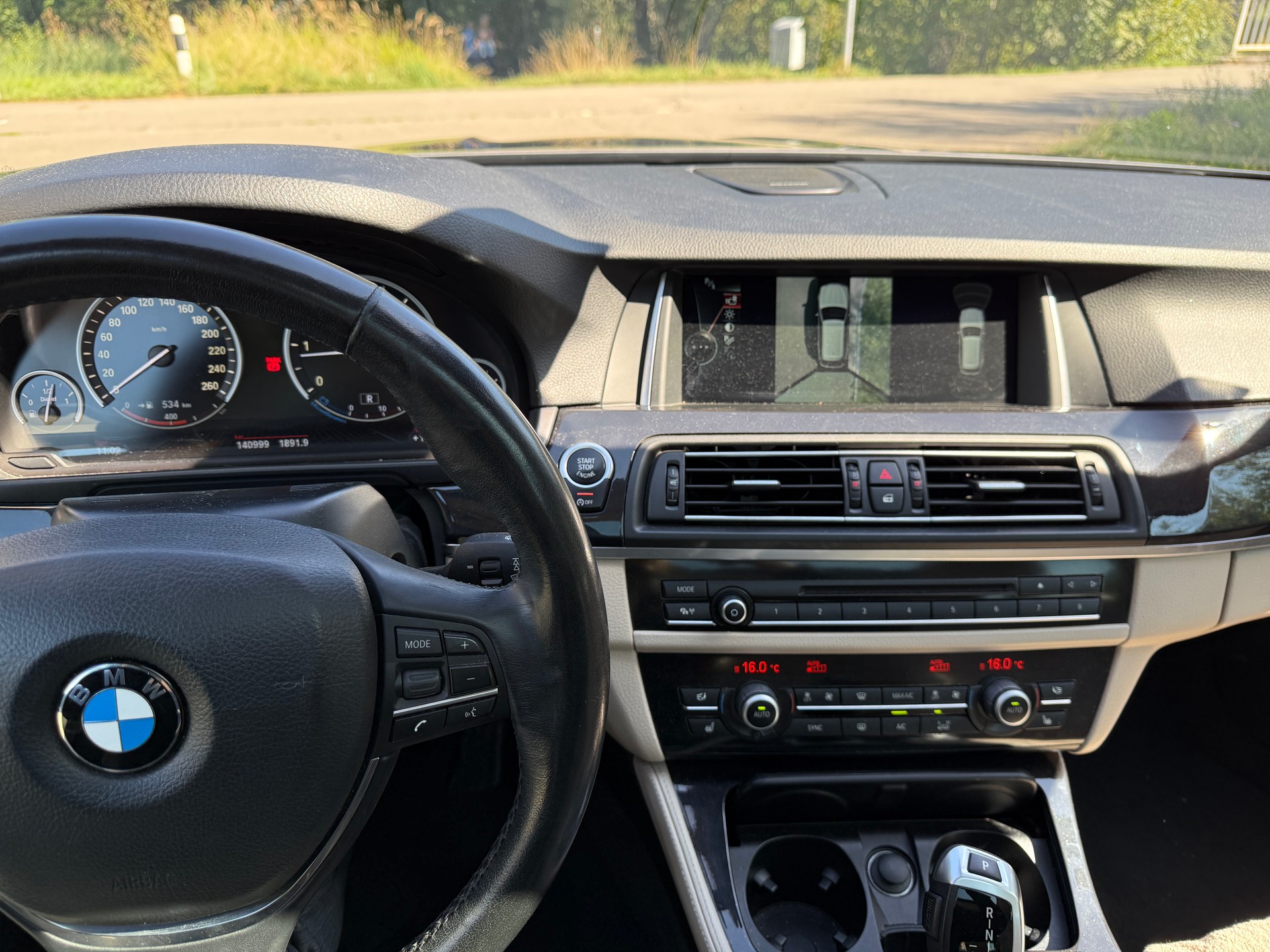 BMW 525d Touring xDrive Luxury Line Steptronic-image-12