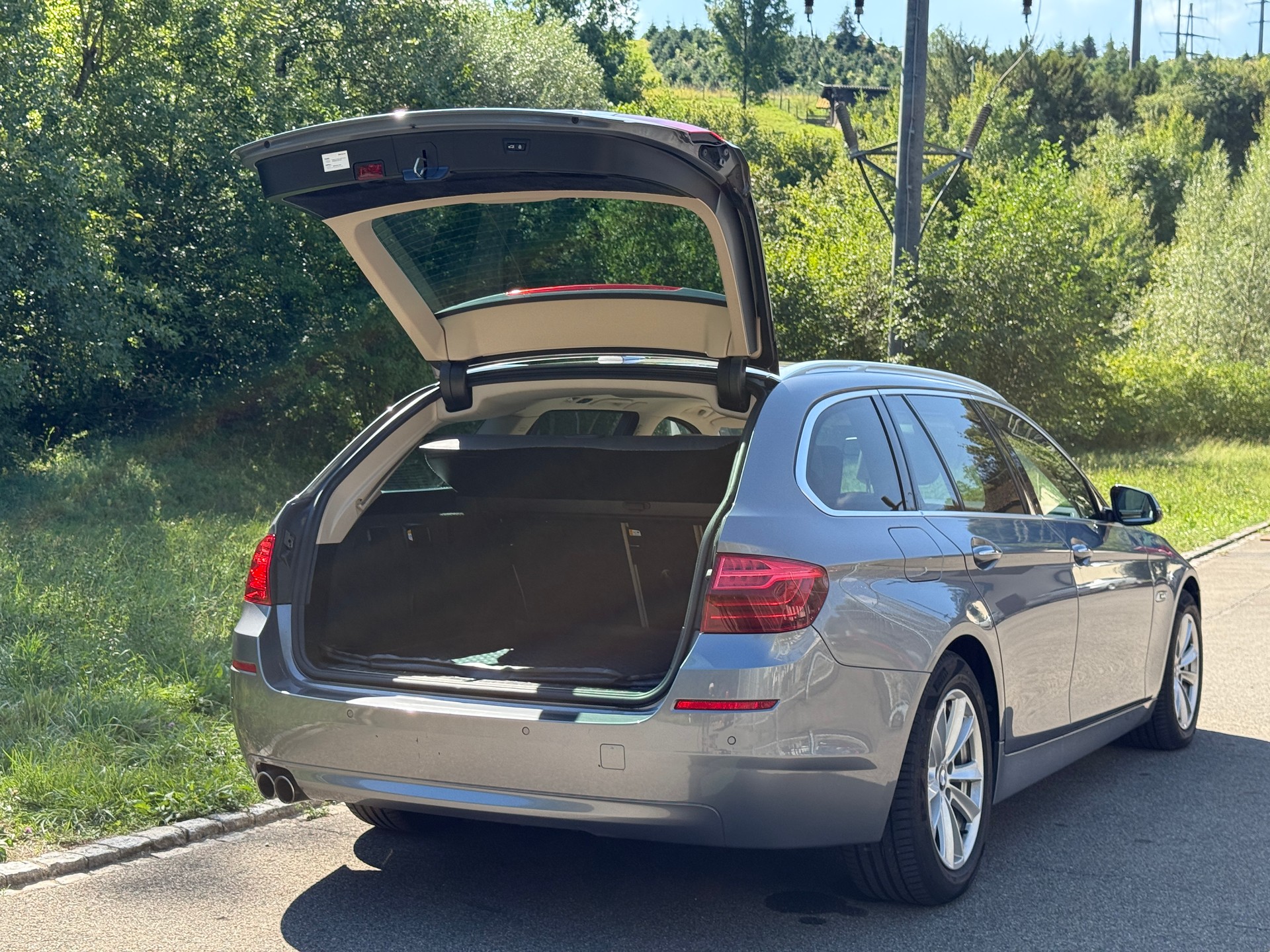 BMW 525d Touring xDrive Luxury Line Steptronic-image-7