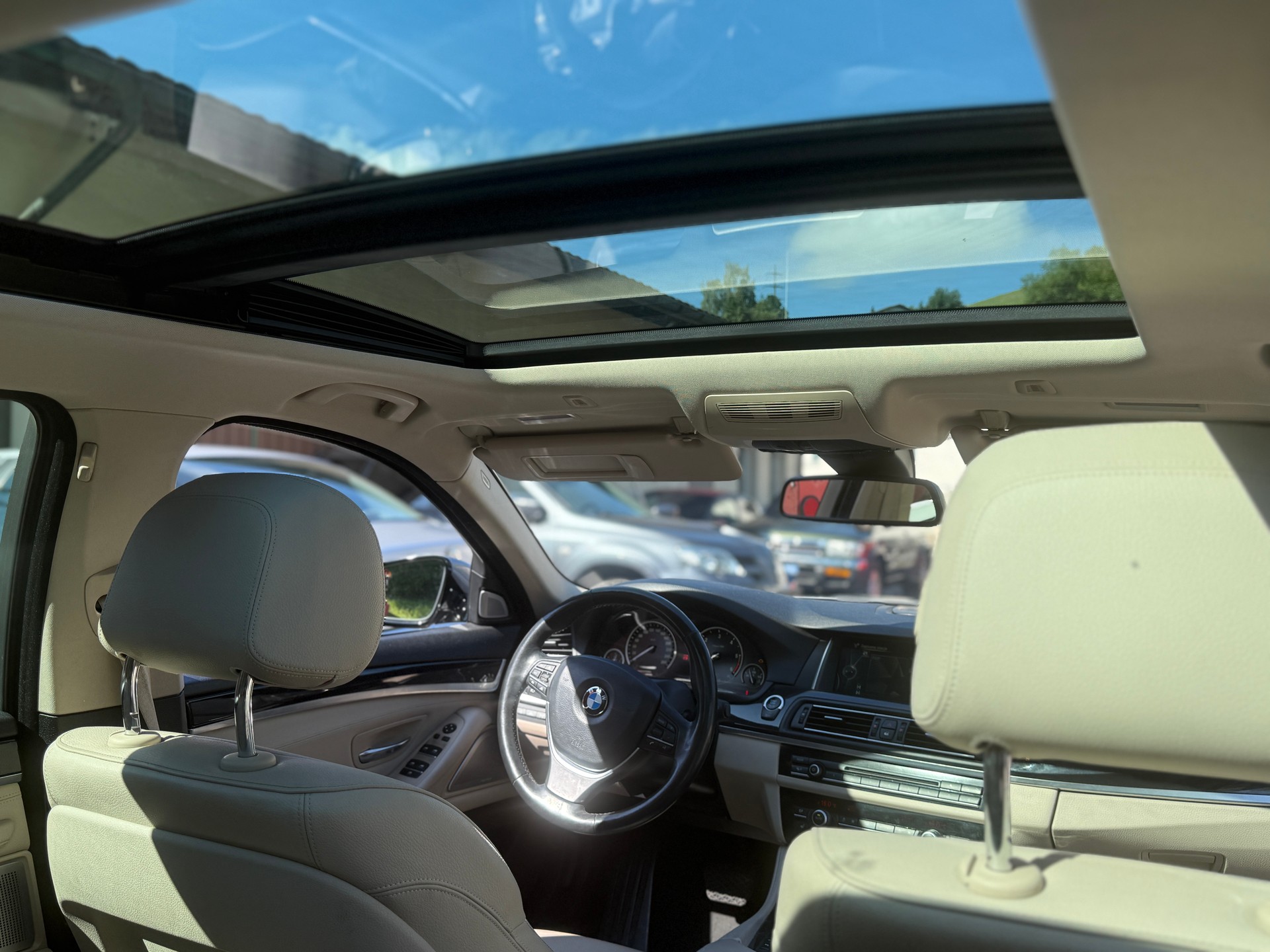 BMW 525d Touring xDrive Luxury Line Steptronic-image-11