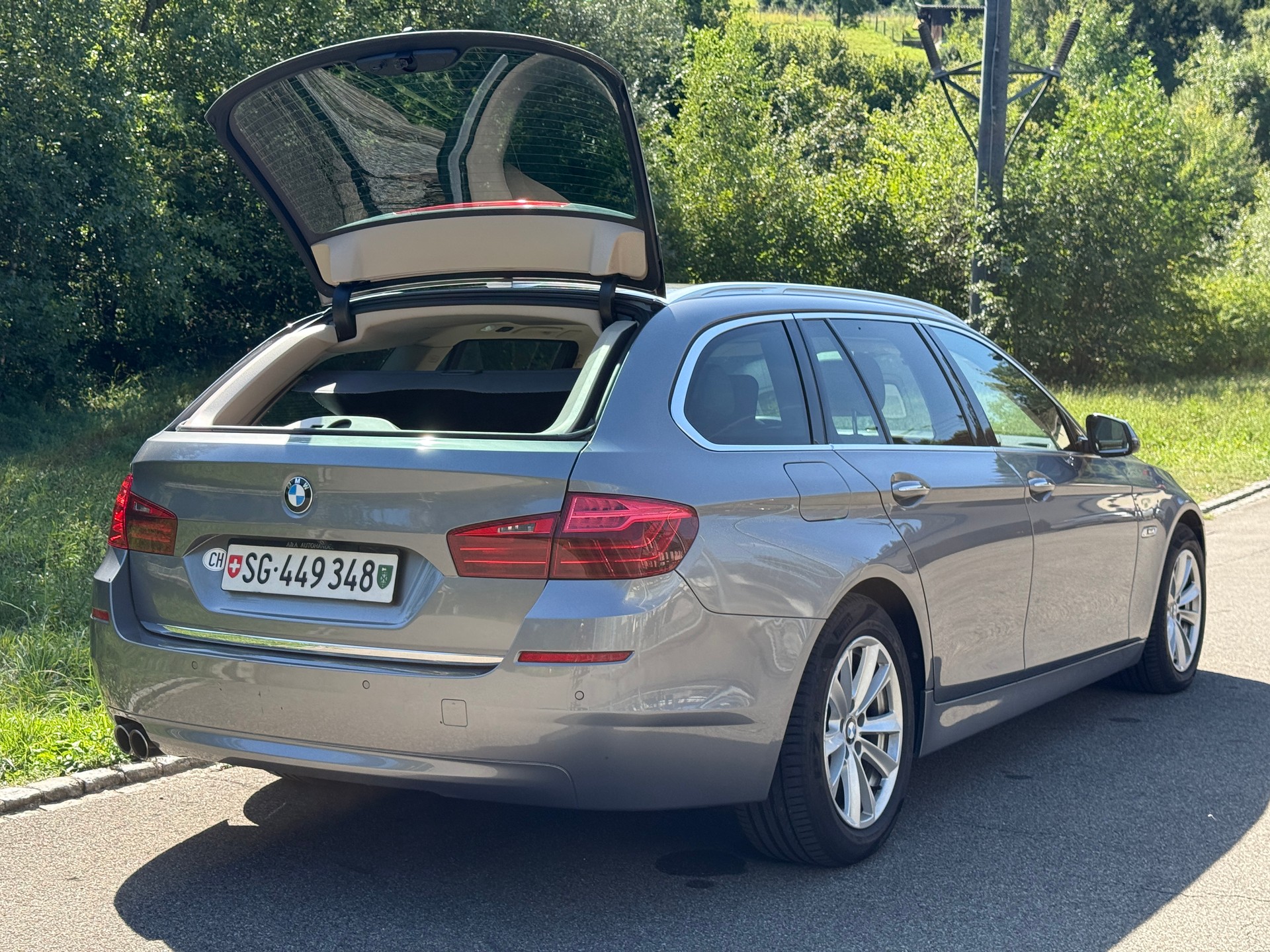 BMW 525d Touring xDrive Luxury Line Steptronic-image-8