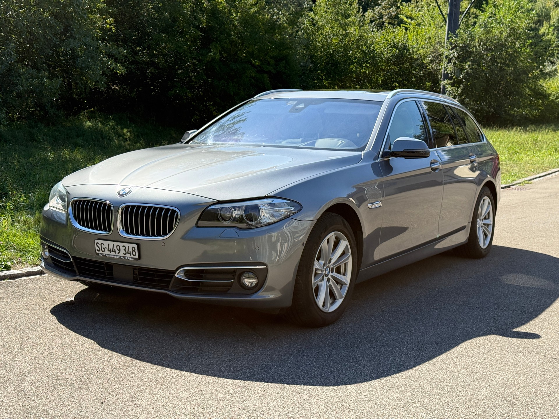 BMW 525d Touring xDrive Luxury Line Steptronic-image-0