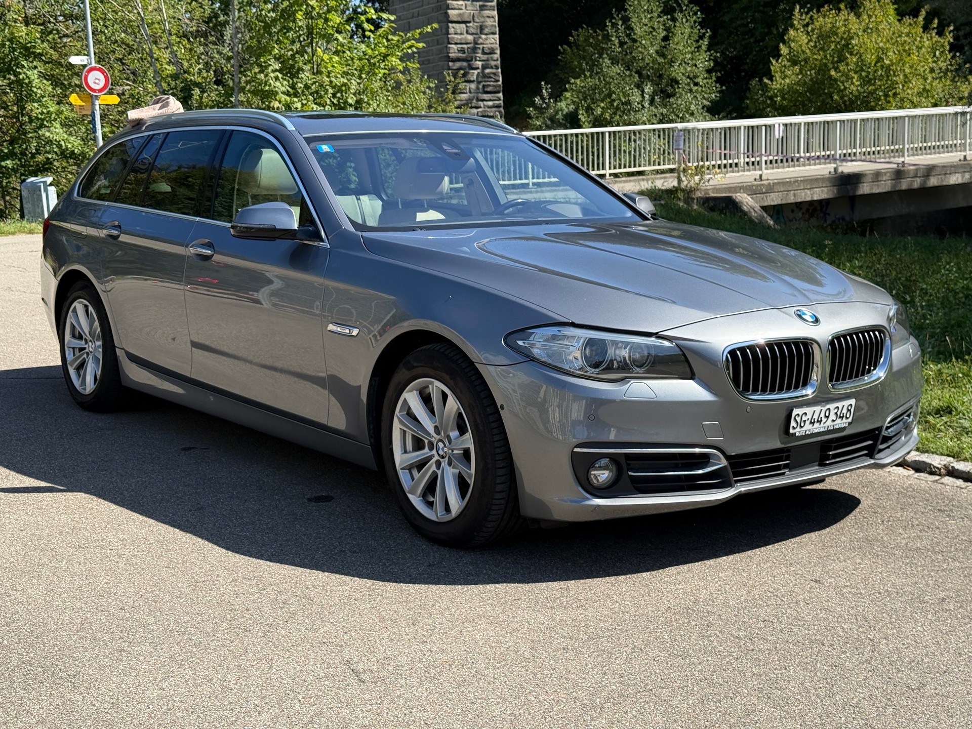 BMW 525d Touring xDrive Luxury Line Steptronic-image-5
