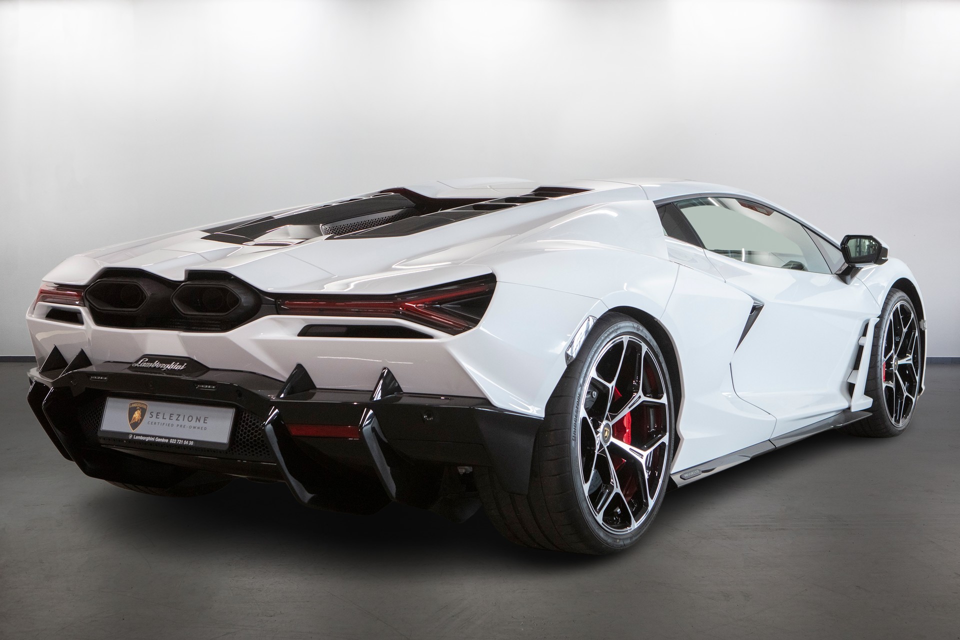 LAMBORGHINI Revuelto HPEV-showroom-element-2