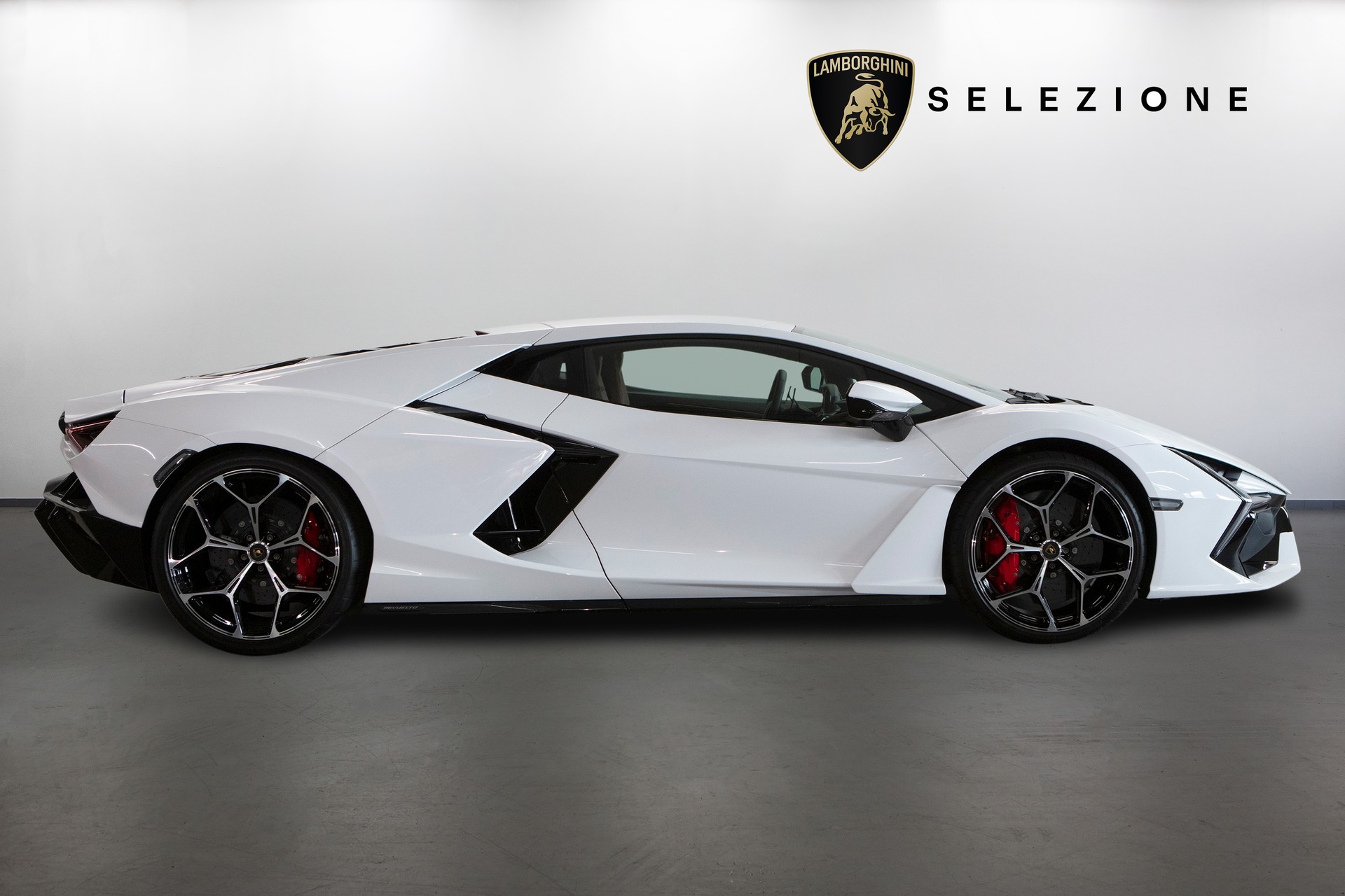 LAMBORGHINI Revuelto HPEV-showroom-element-1