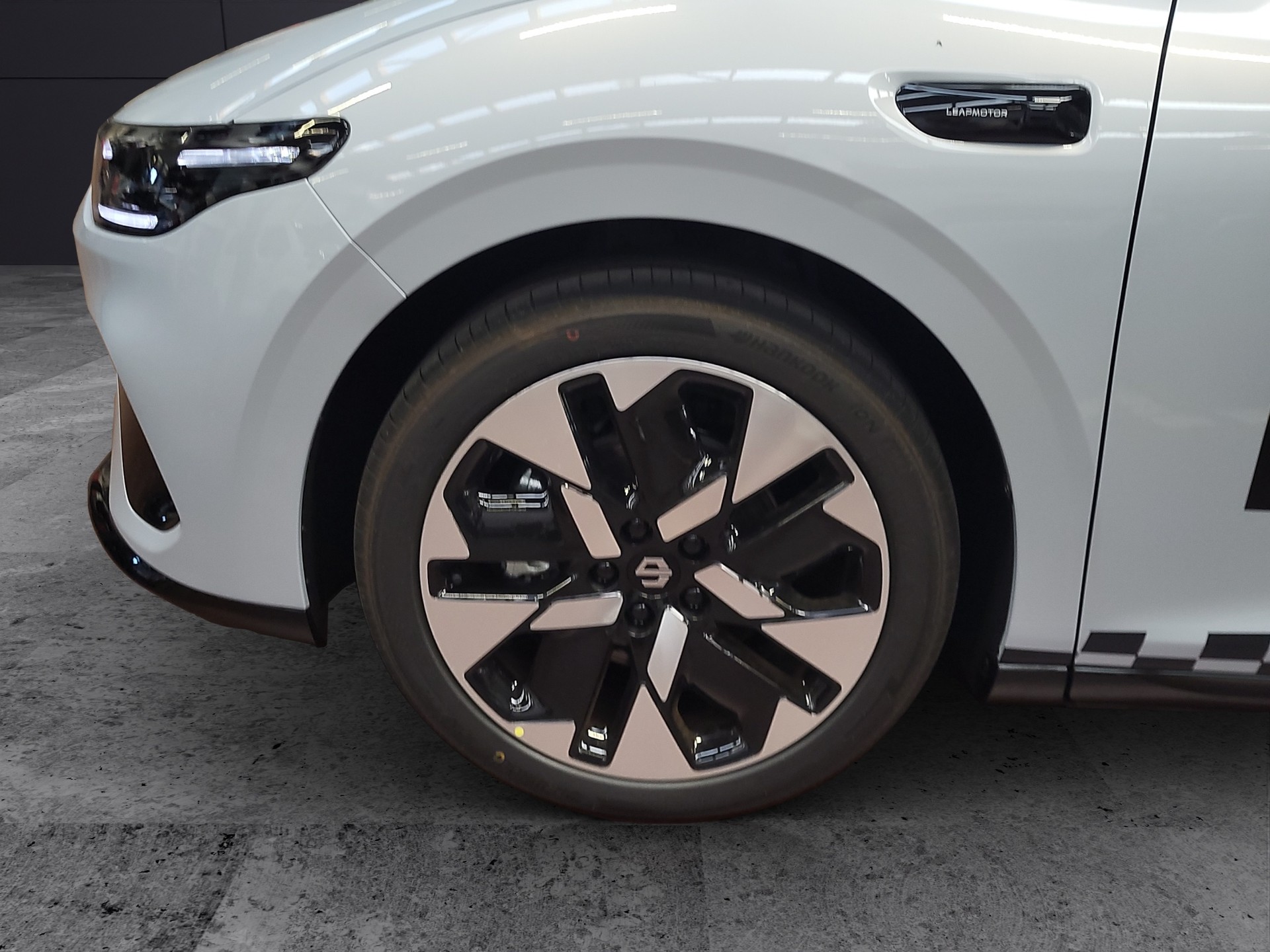 LEAPMOTOR B05 EV-image-3