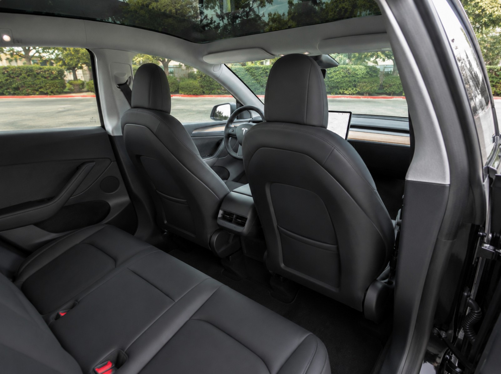 TESLA MODEL Y Long Range D-image-4