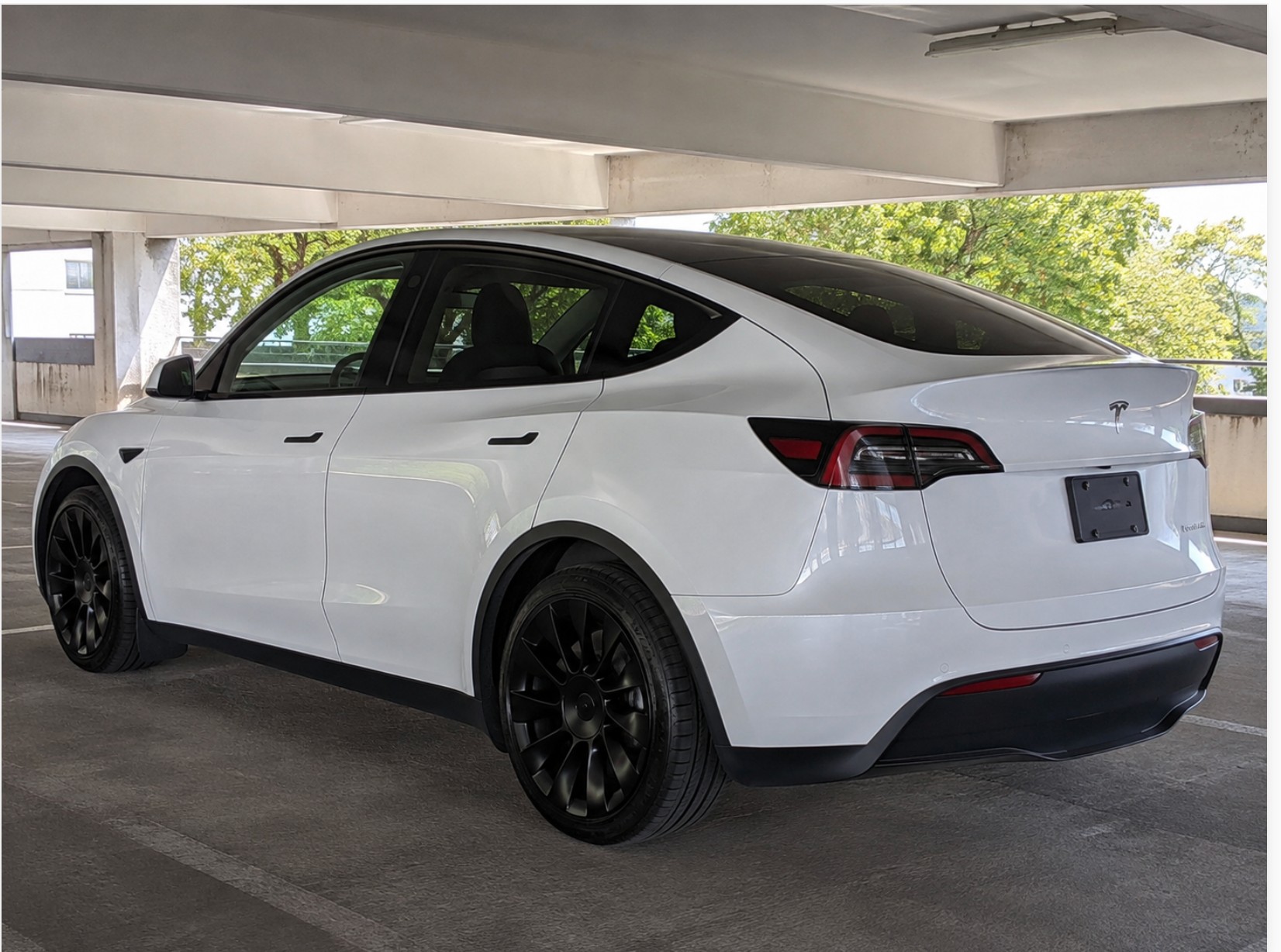 TESLA MODEL Y Long Range D-image-1