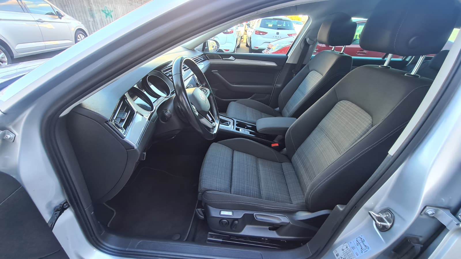VW Passat Variant 2.0 TDI Business DSG ** Gr-Navi **RF-Kamera ** Sitzheizung ** PDC ** Frisch Ab MFK & Service **-image-17