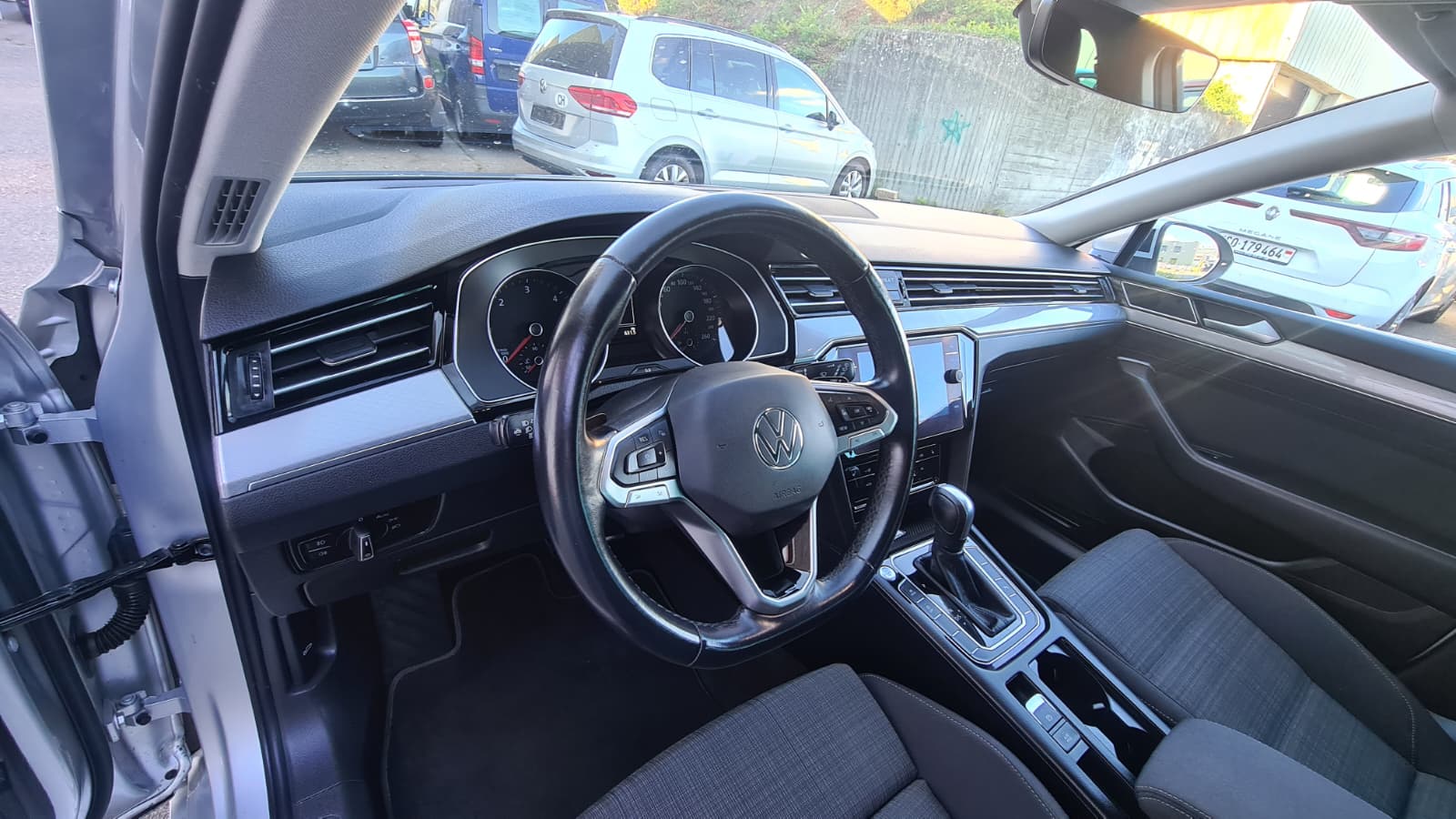 VW Passat Variant 2.0 TDI Business DSG ** Gr-Navi **RF-Kamera ** Sitzheizung ** PDC ** Frisch Ab MFK & Service **-image-16