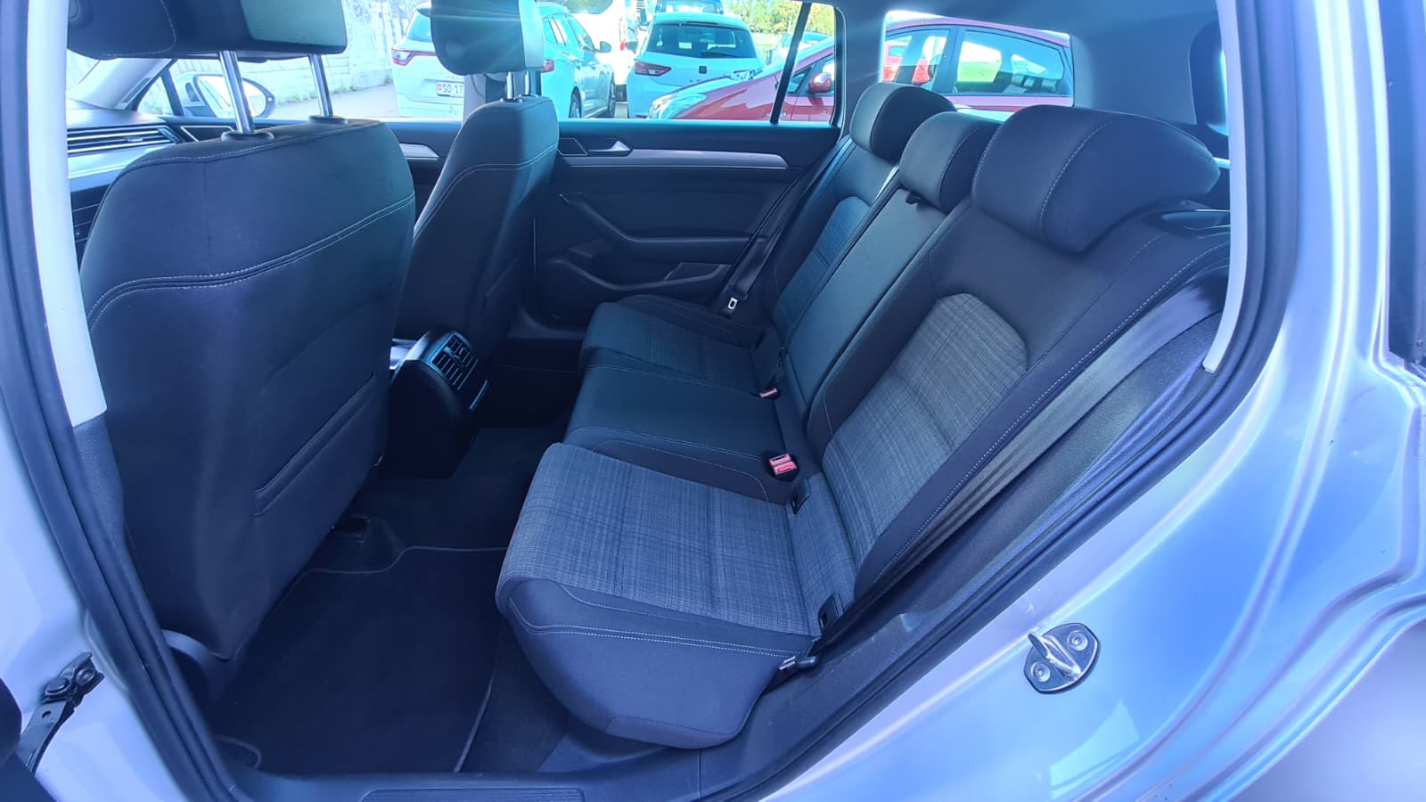 VW Passat Variant 2.0 TDI Business DSG ** Gr-Navi **RF-Kamera ** Sitzheizung ** PDC ** Frisch Ab MFK & Service **-image-18